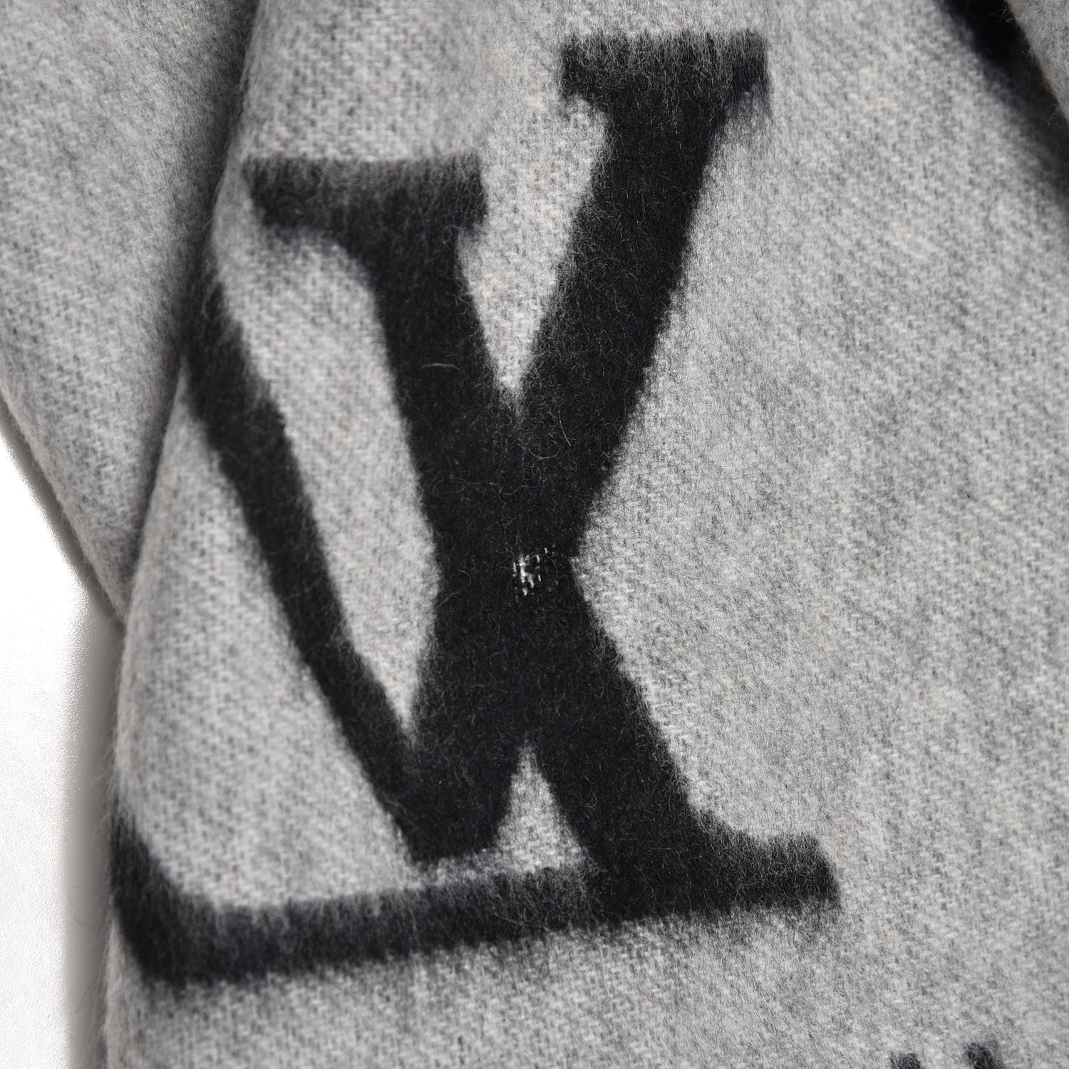 Louis Vuitton Cashmere Monogram Reykjavik Scarf Black 6 of 6