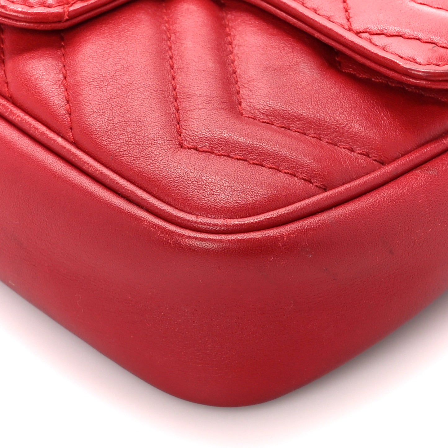 Calfskin Matelasse Super Mini GG Marmont Shoulder Bag Hibiscus Red