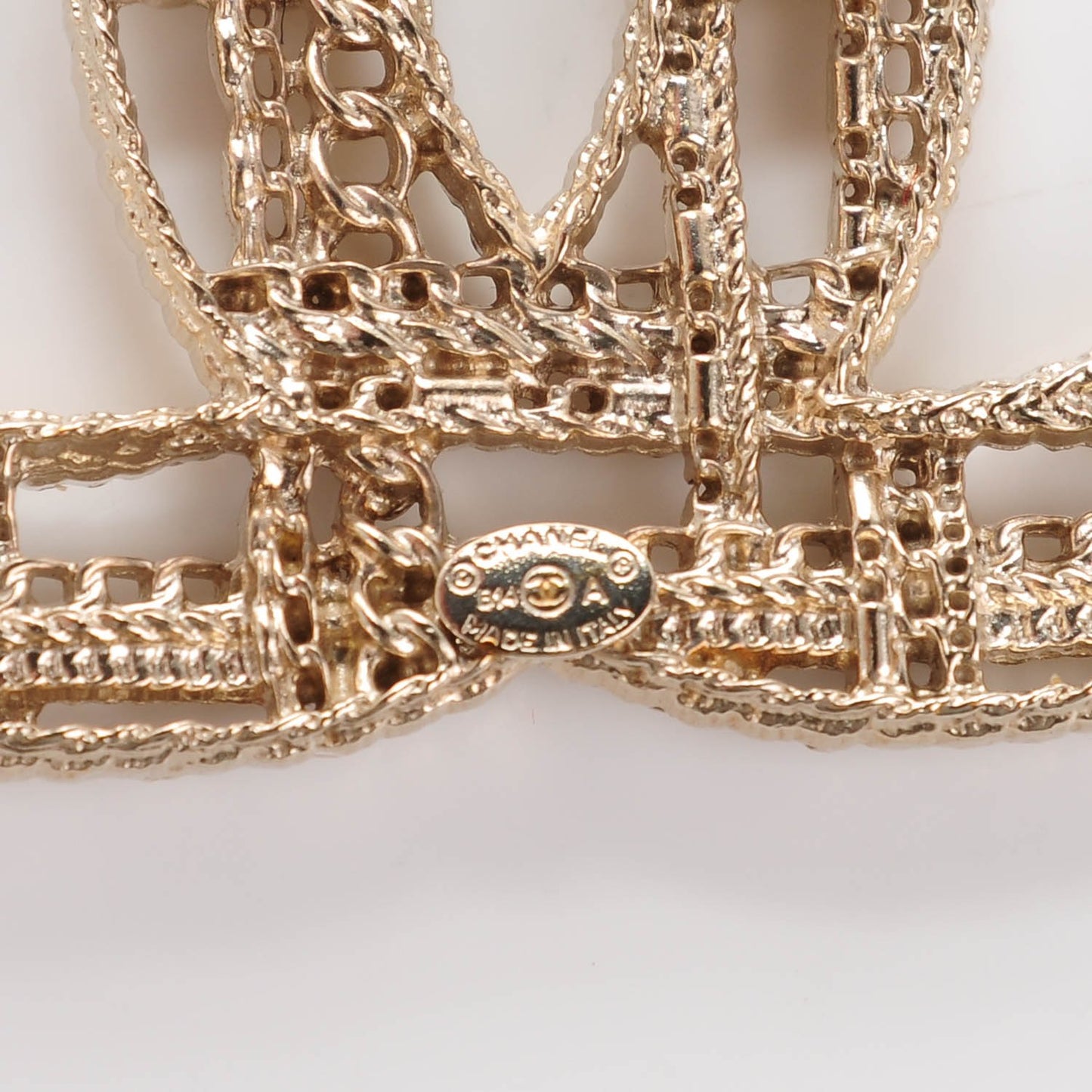 Chain CC Brooch Pin Light Gold