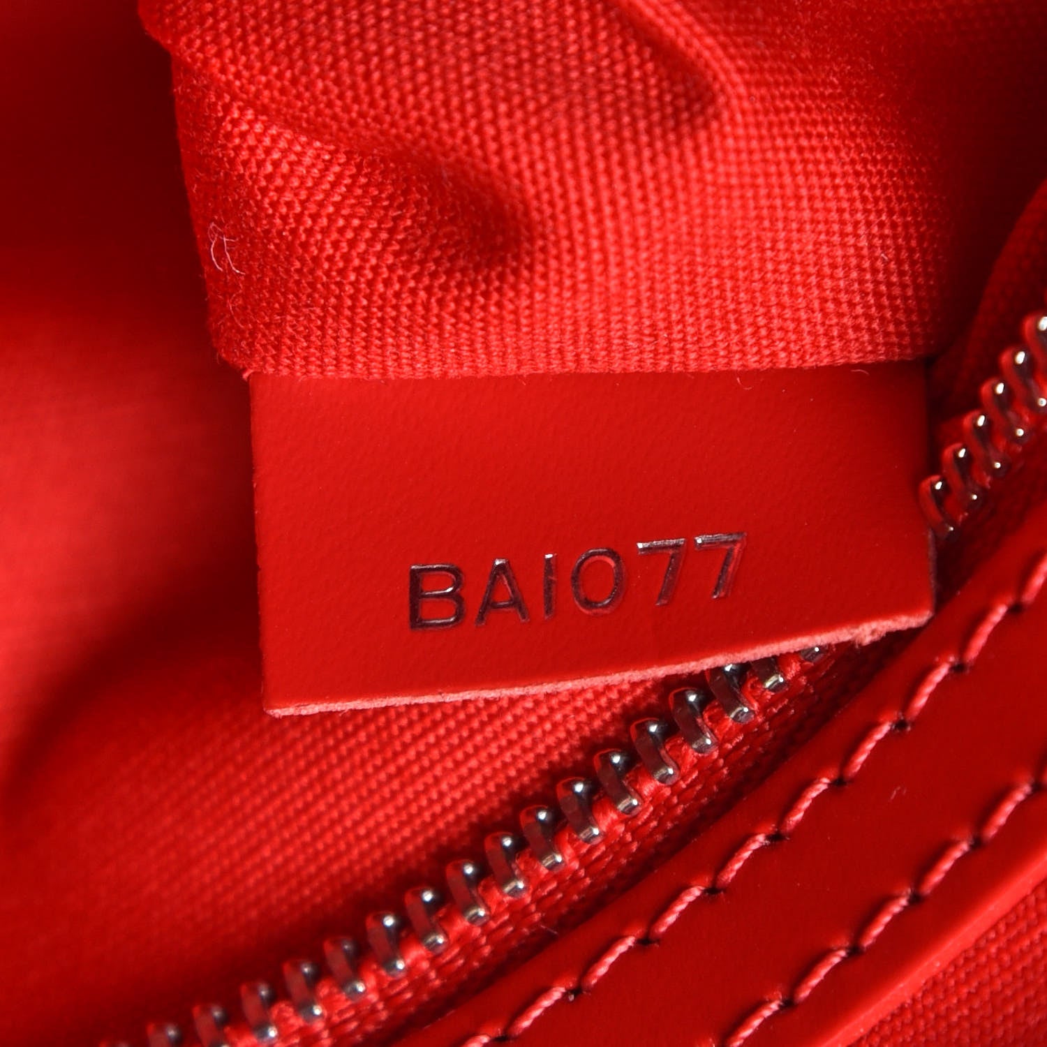 Louis Vuitton Epi Montaigne Sac Rouge 9 of 9