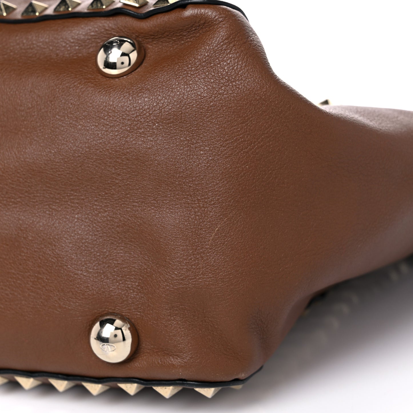 Vitello Medium Rockstud Tote Dark Noisette