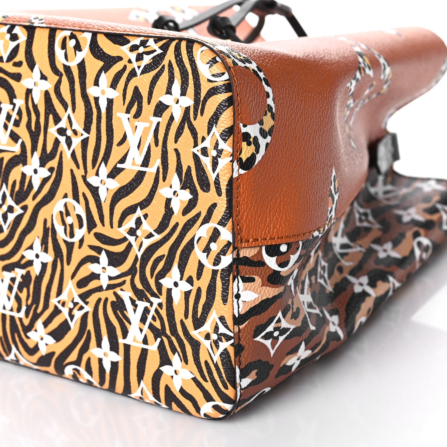 Louis Vuitton Monogram Giant Jungle NéoNoé Caramel 8 of 8