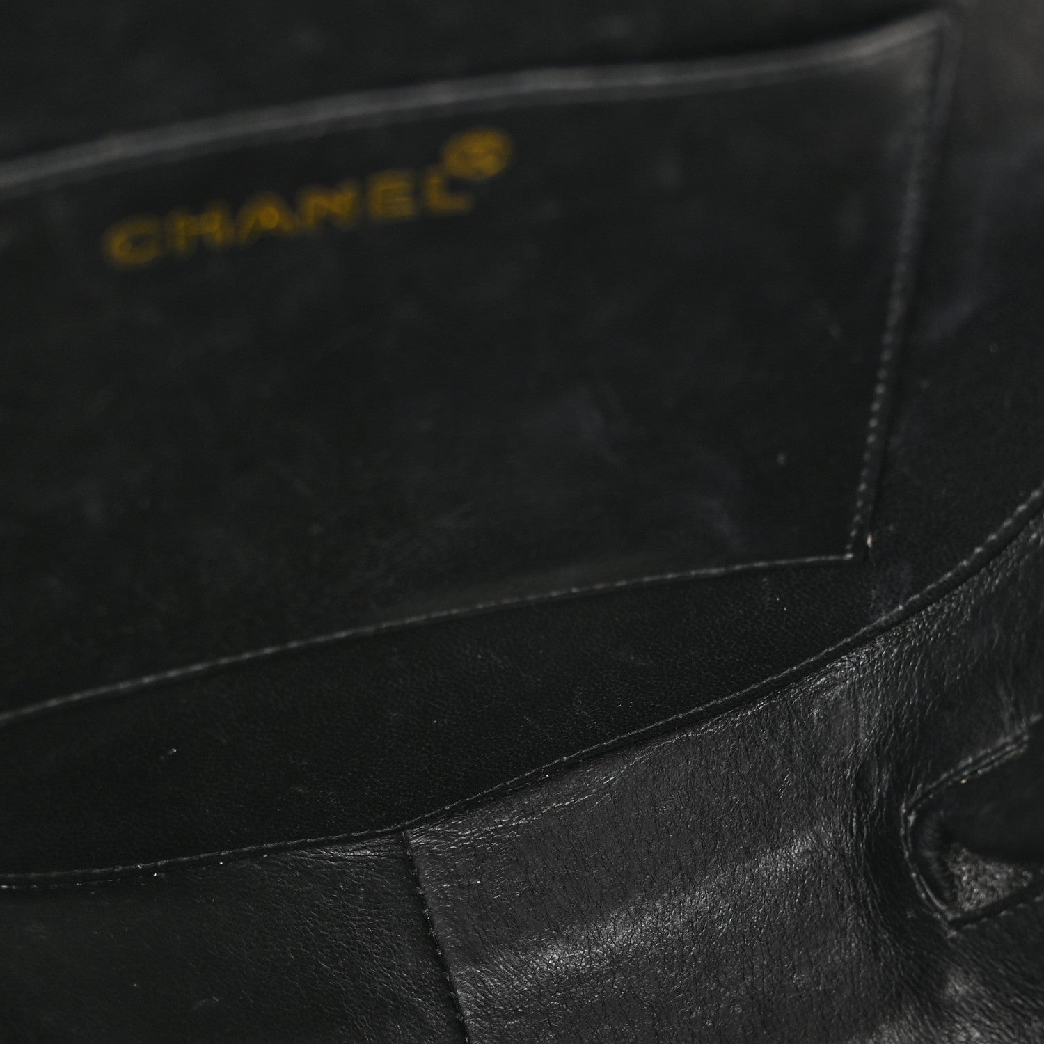 Chanel Patent CC Round Vanity Case Black 5 of 13