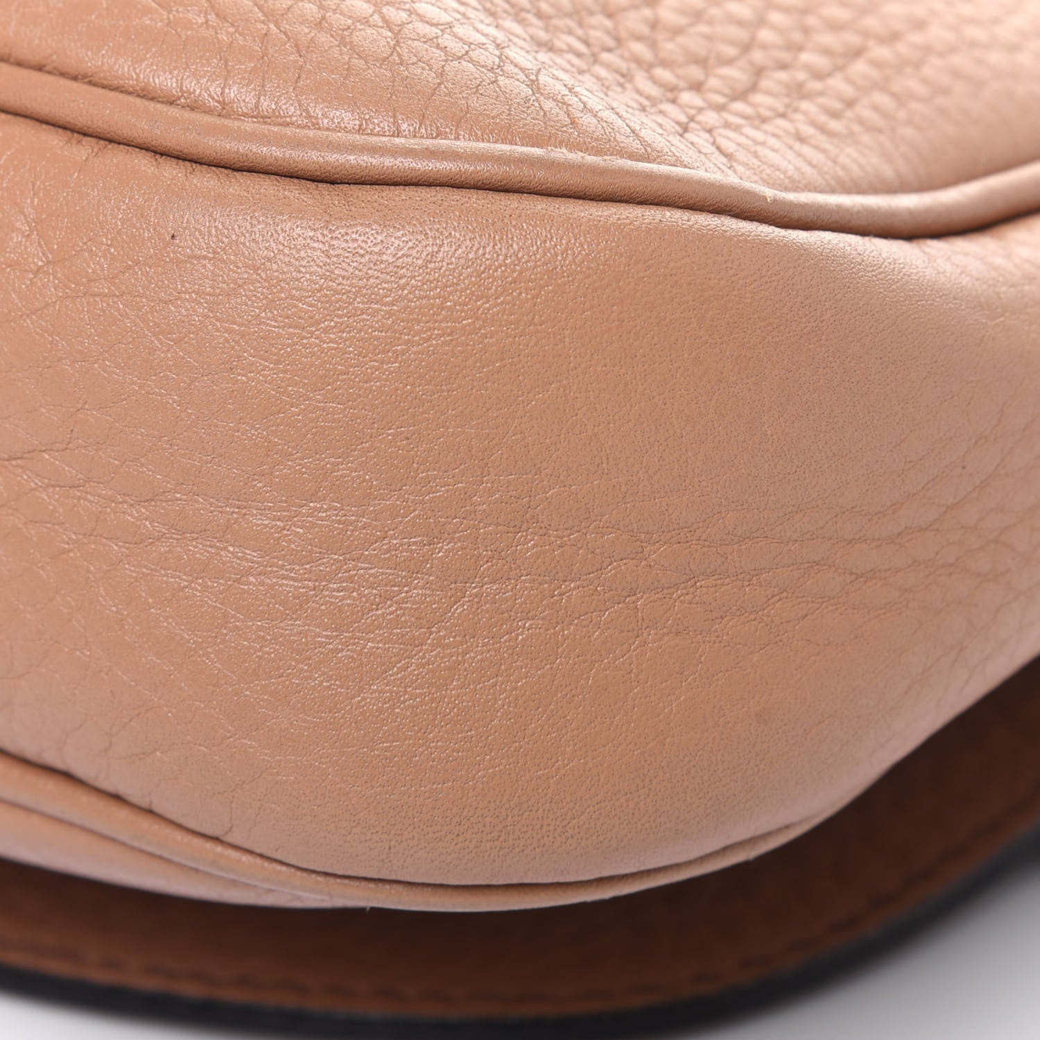 Gucci Pebbled Calfskin Medium Soho Flap Crossbody Camelia 21 of 25