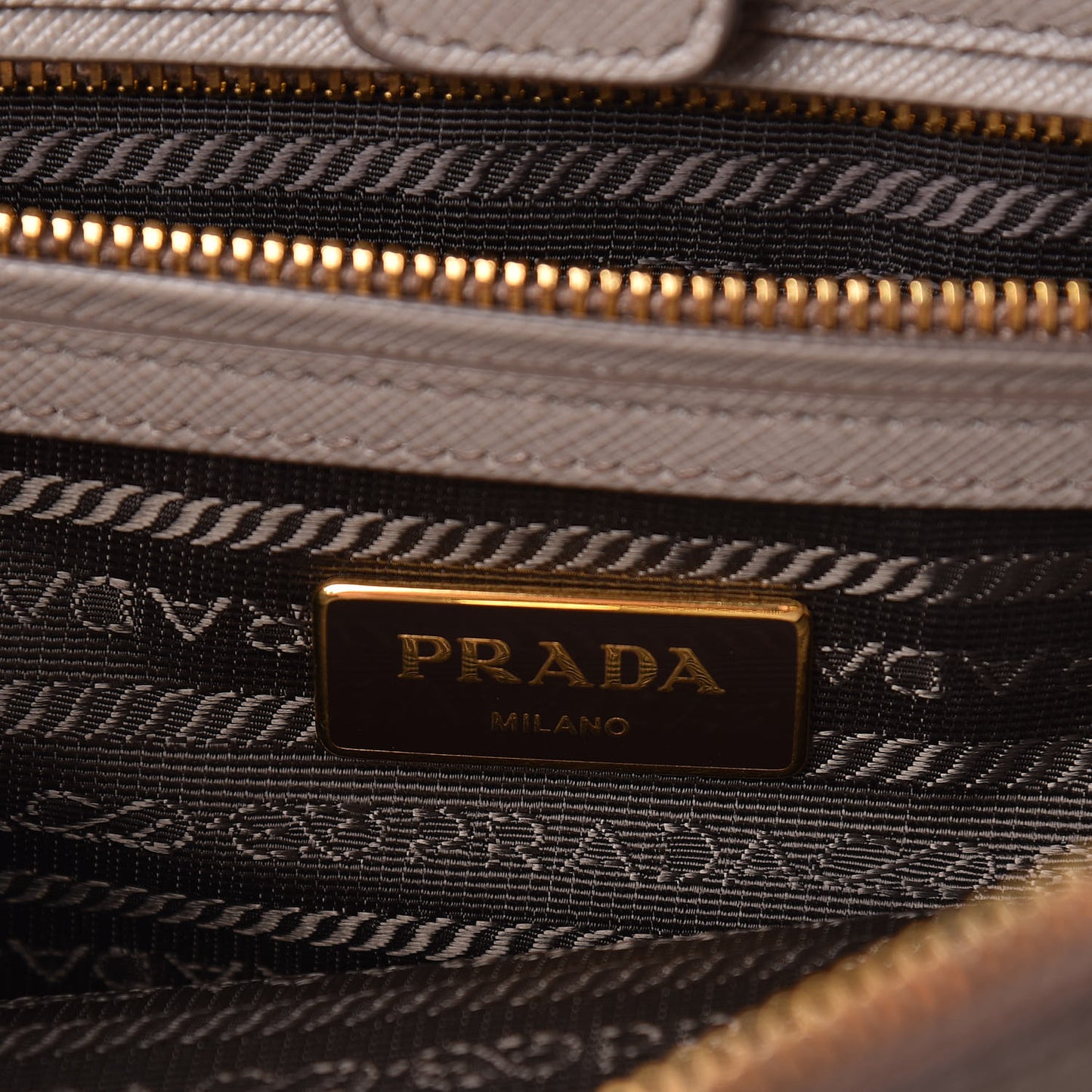 Saffiano Lux Medium Tote Argilla