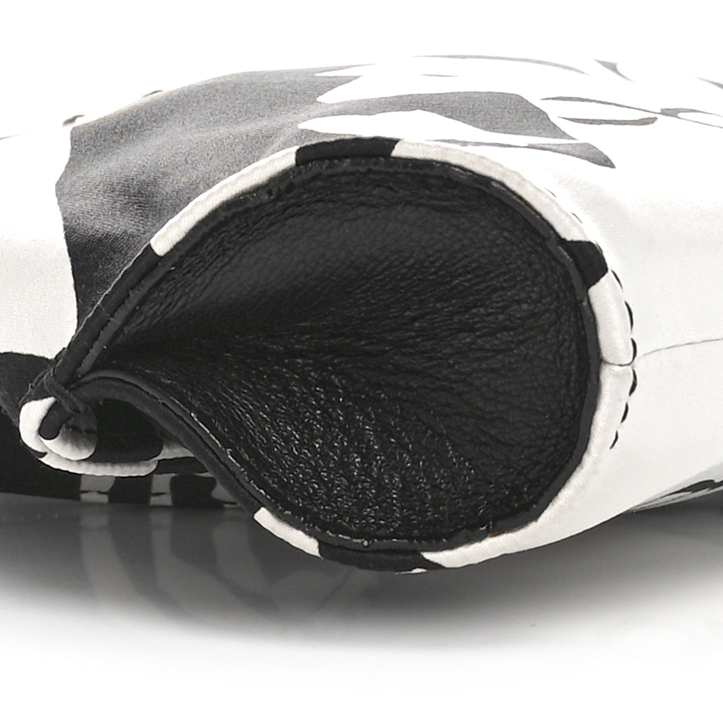 Silk De Manta Naive Pagan Print Clutch Black White