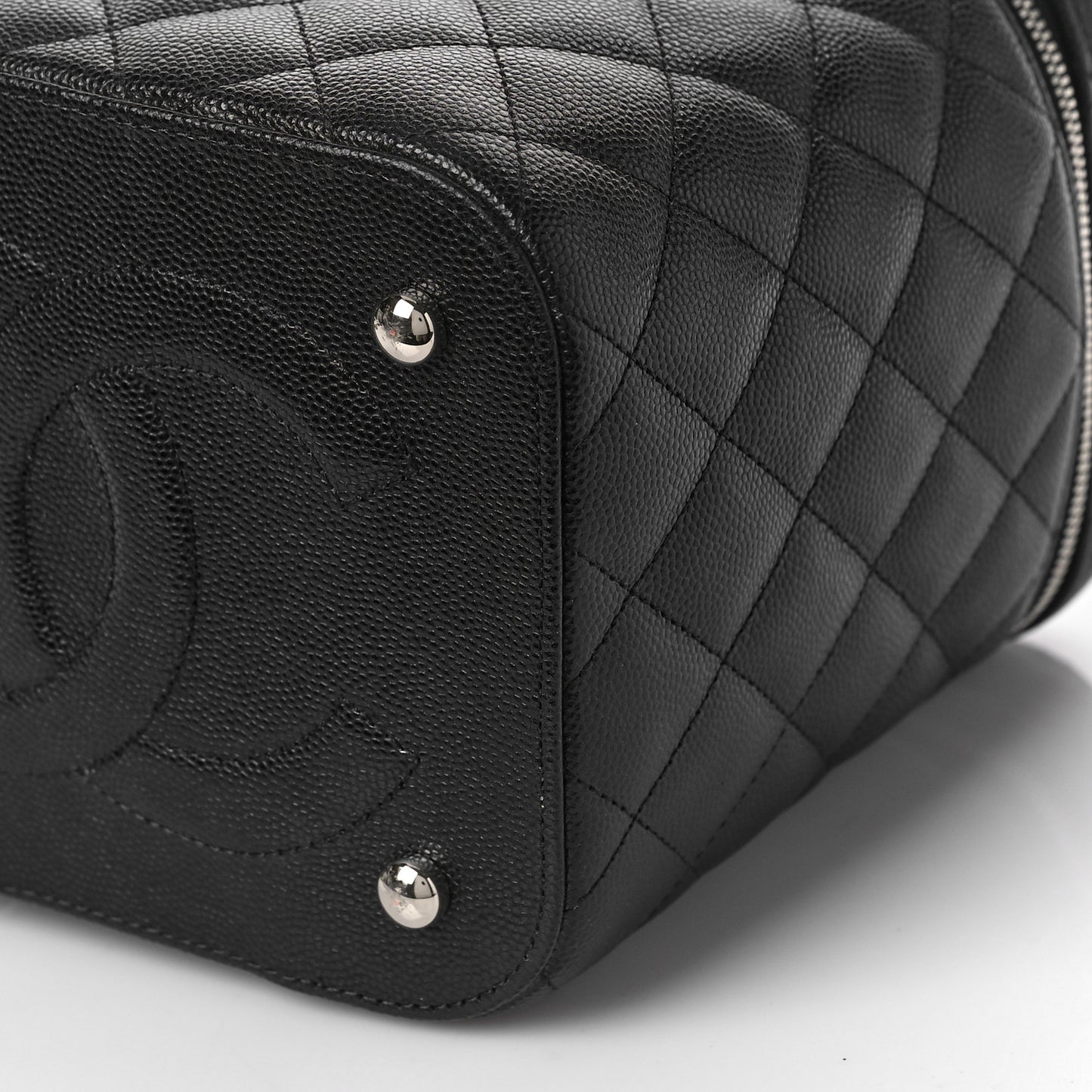 Caviar Quilted Small Top Handle Vanity Case With Chain Black