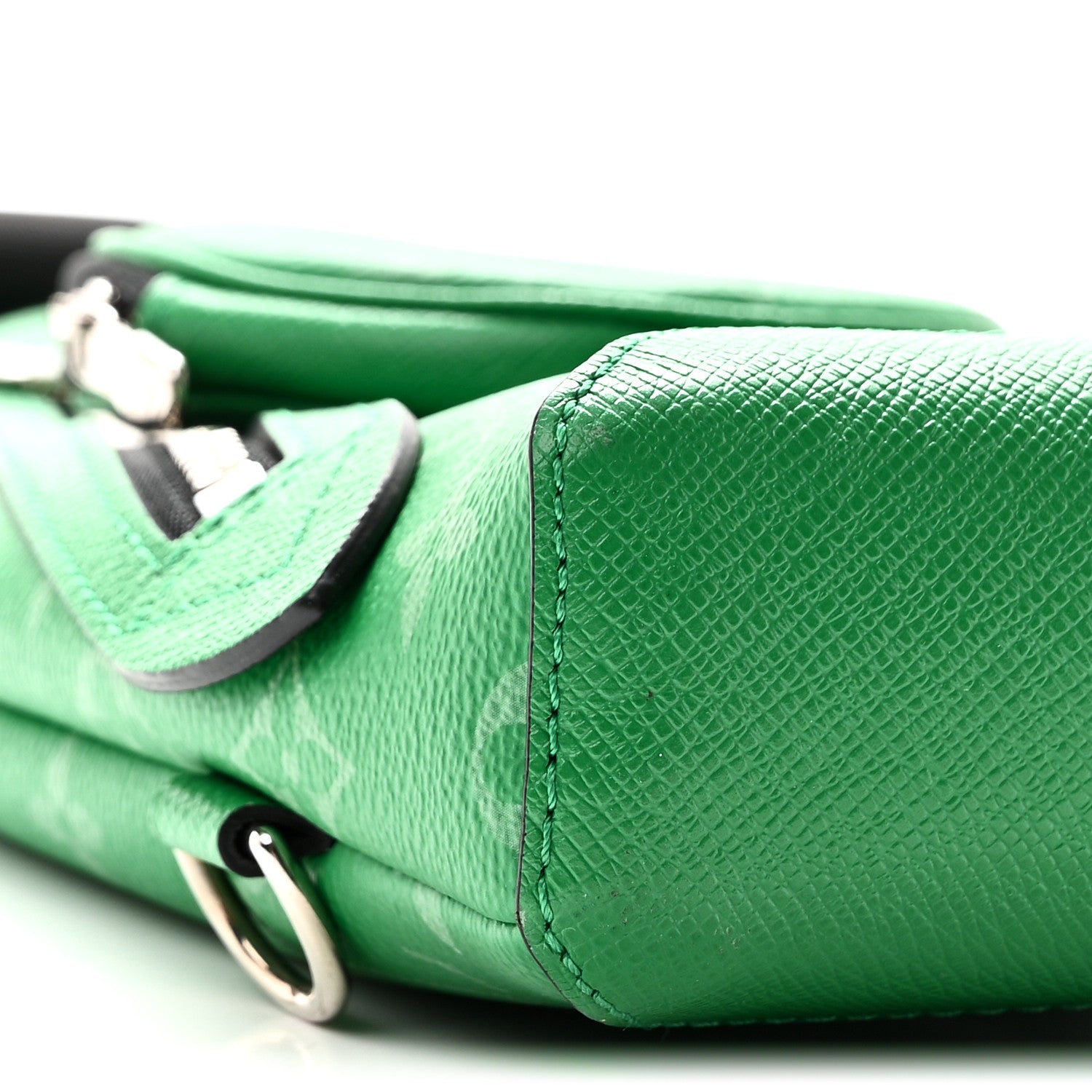 Louis Vuitton Taigarama Duo Slingbag Cactus Green 9 of 10