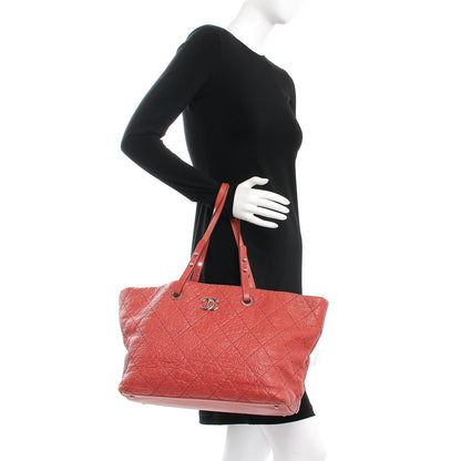 Chanel Glazed Calfskin Large On The Road Tote Red 2 of 10