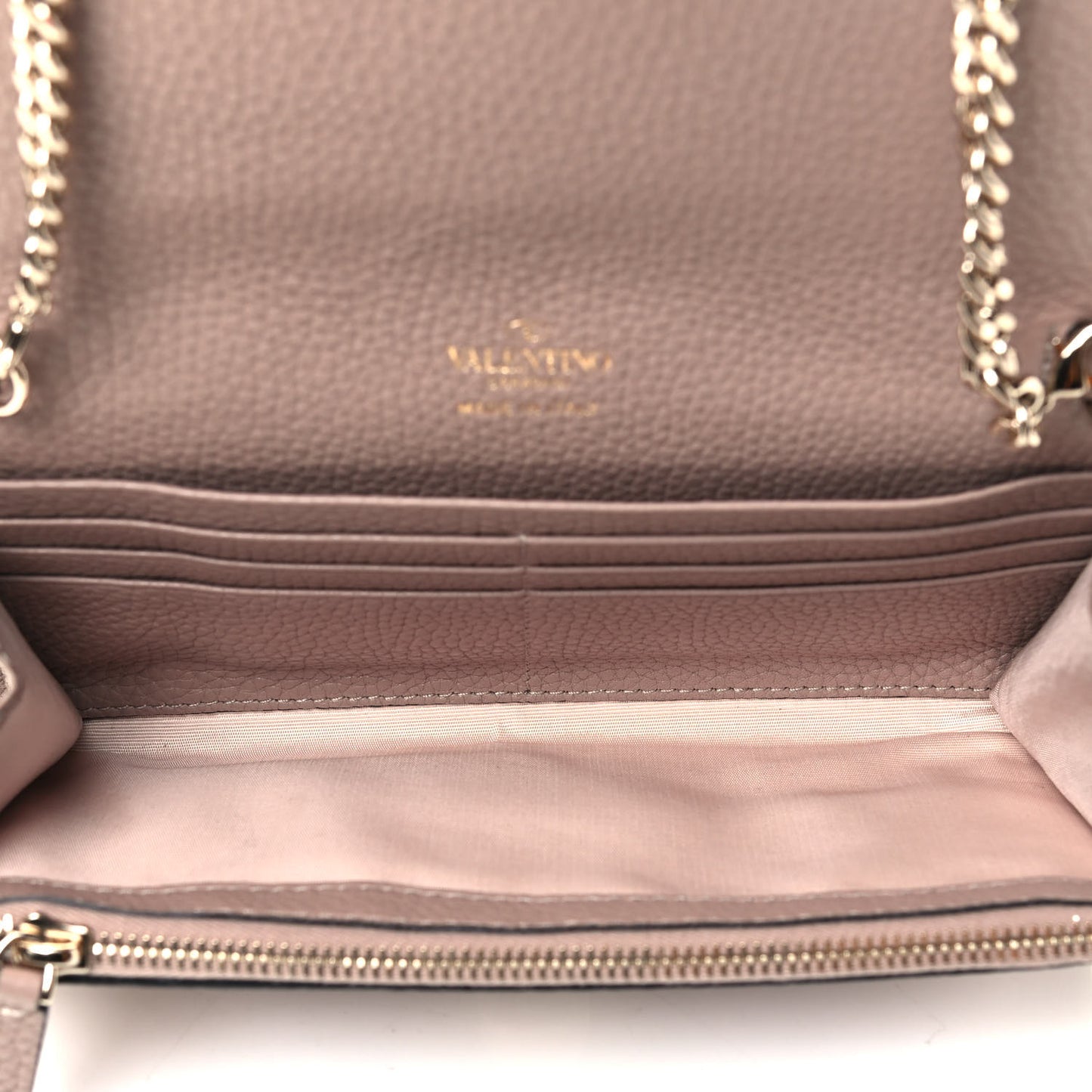 Pebbled Calfskin Rockstud Flip Lock Wallet On Chain Poudre