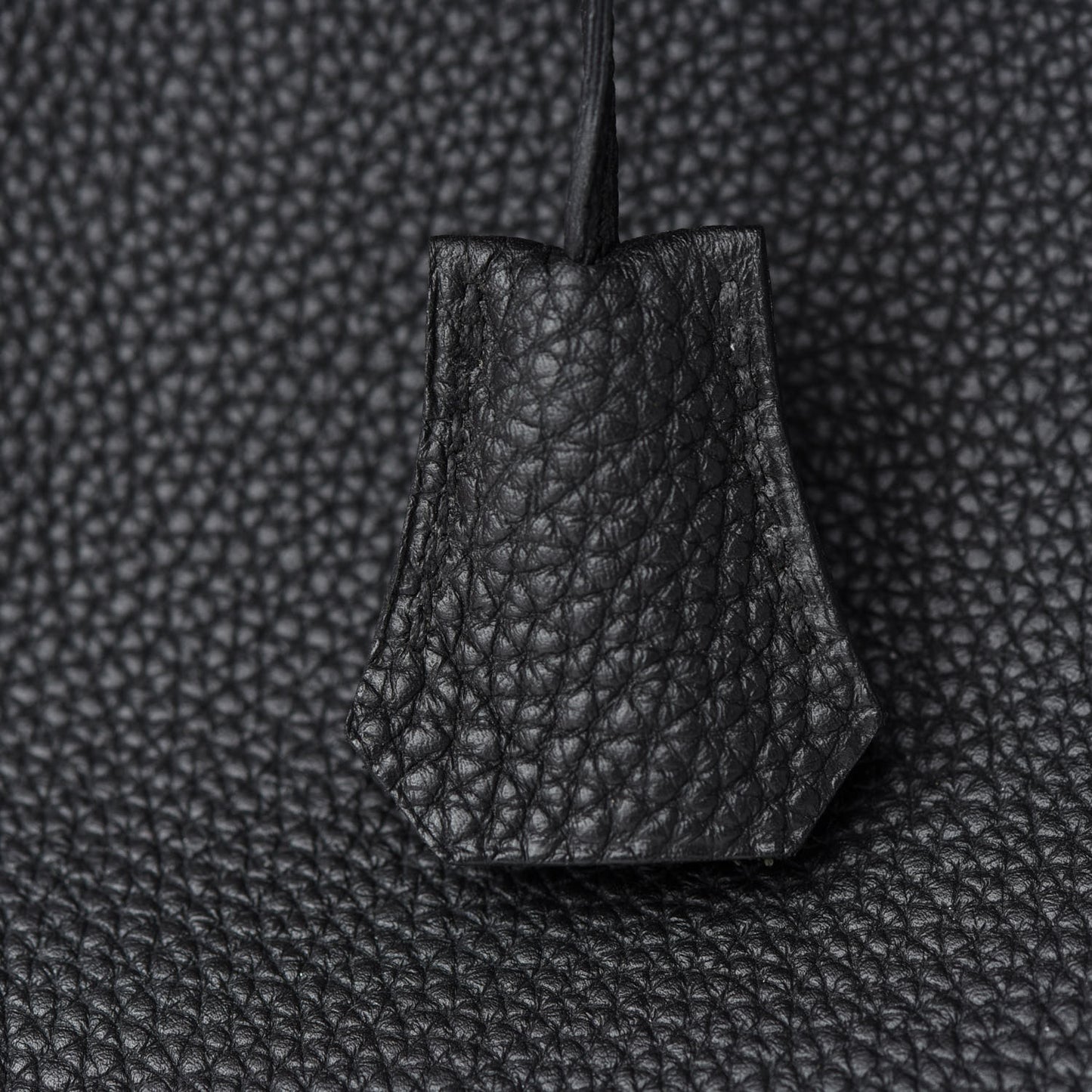 Togo Kelly Retourne 32 Black
