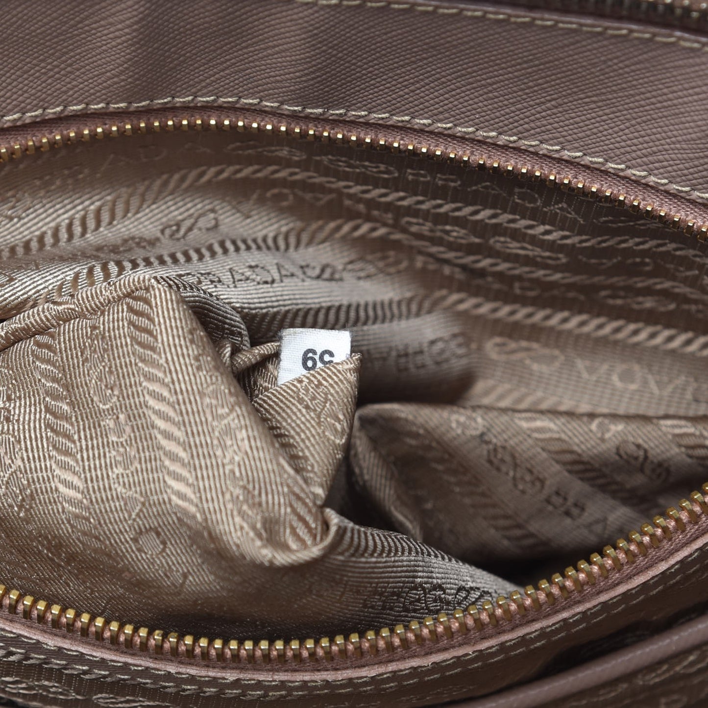 Saffiano Medium Galleria Double Zip Tote Cammeo