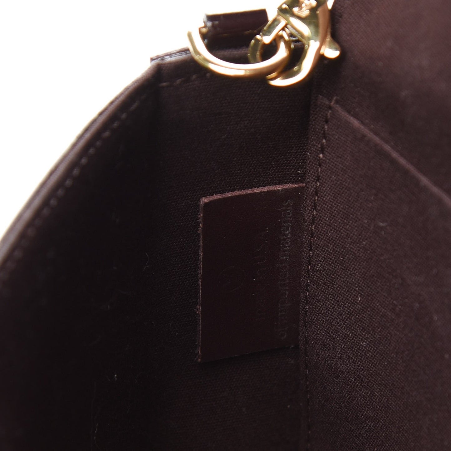 Vernis Pochette Felicie Chain Wallet Amarante