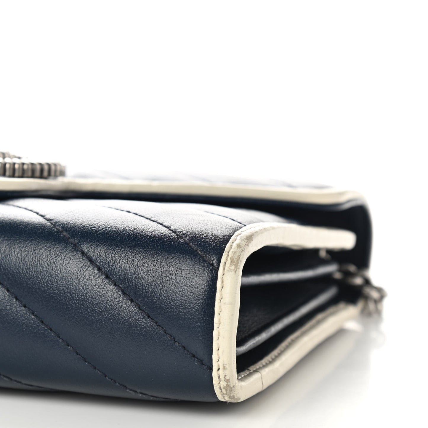 Vintage Effect Calfskin Matelasse Diagonal Torchon GG Marmont Chain Wallet Blue Agata Mystic White