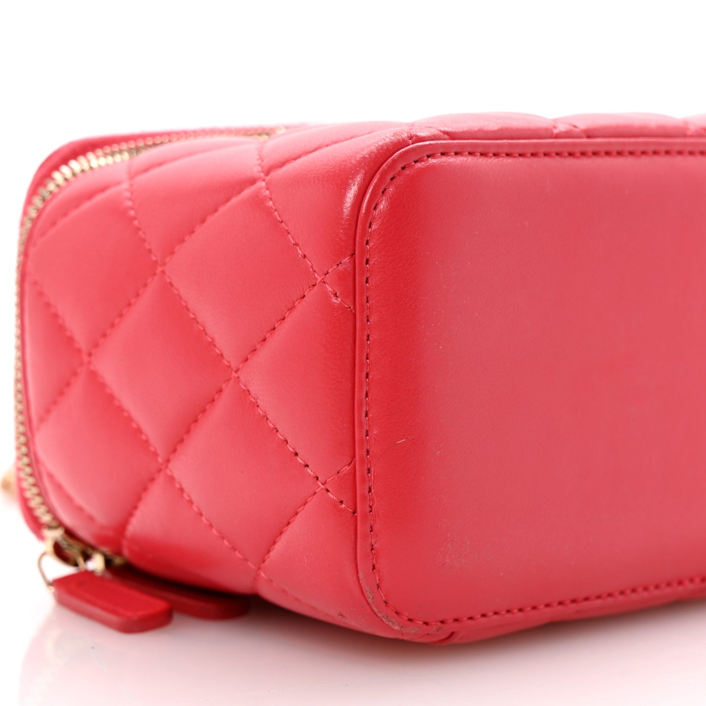 Lambskin Quilted Small Pearl Crush Vanity Case With Chain Red