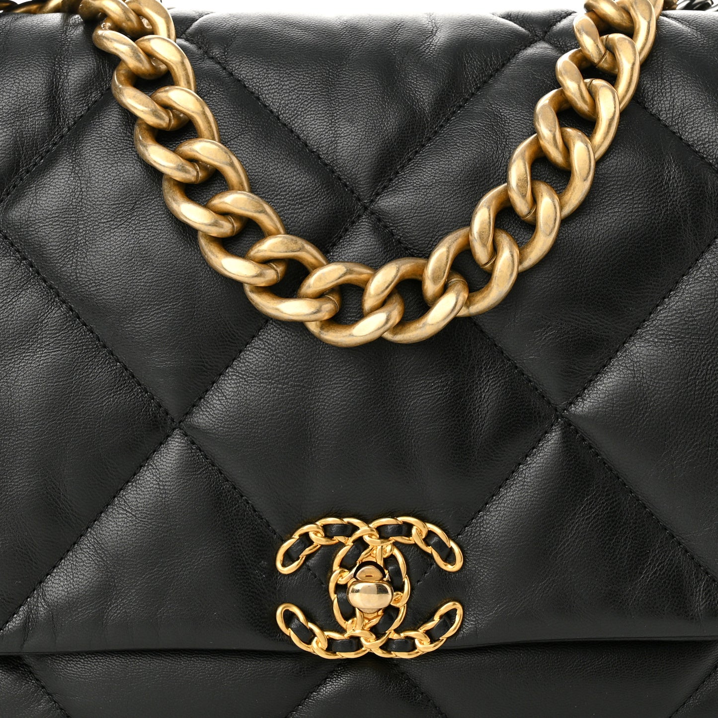 Lambskin Quilted Maxi Chanel 19 Flap Black