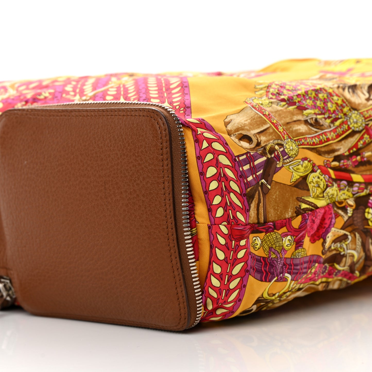 Buffle Gala Silky Pop La Danse du Cheval Marwari Shopper Tote Marron