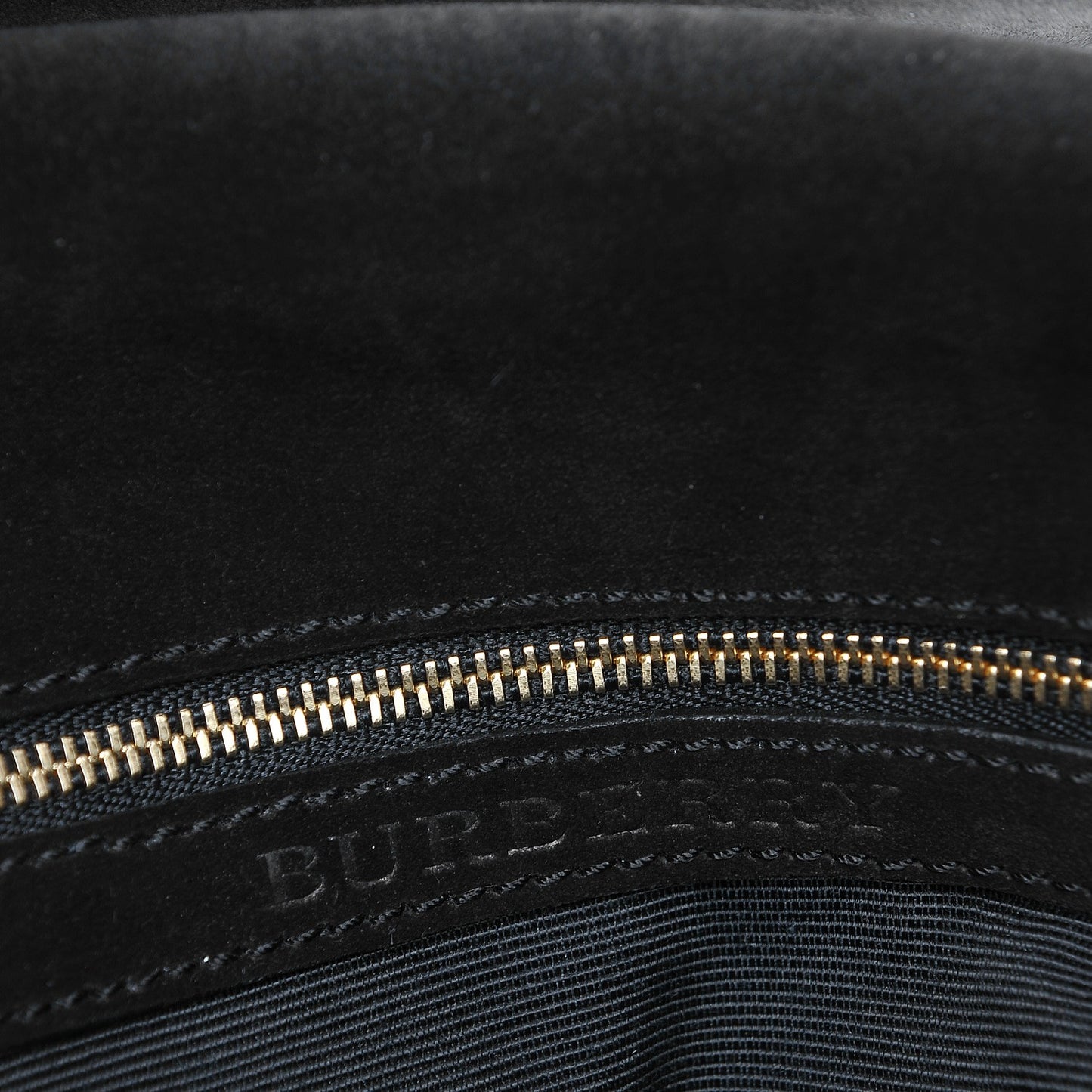 Signature Grain Medium Mildenhall Crossbody Bag Black