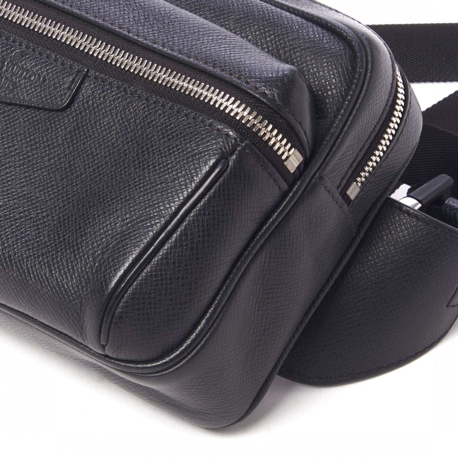 Louis Vuitton Taiga Outdoor Bumbag Black 4 of 8