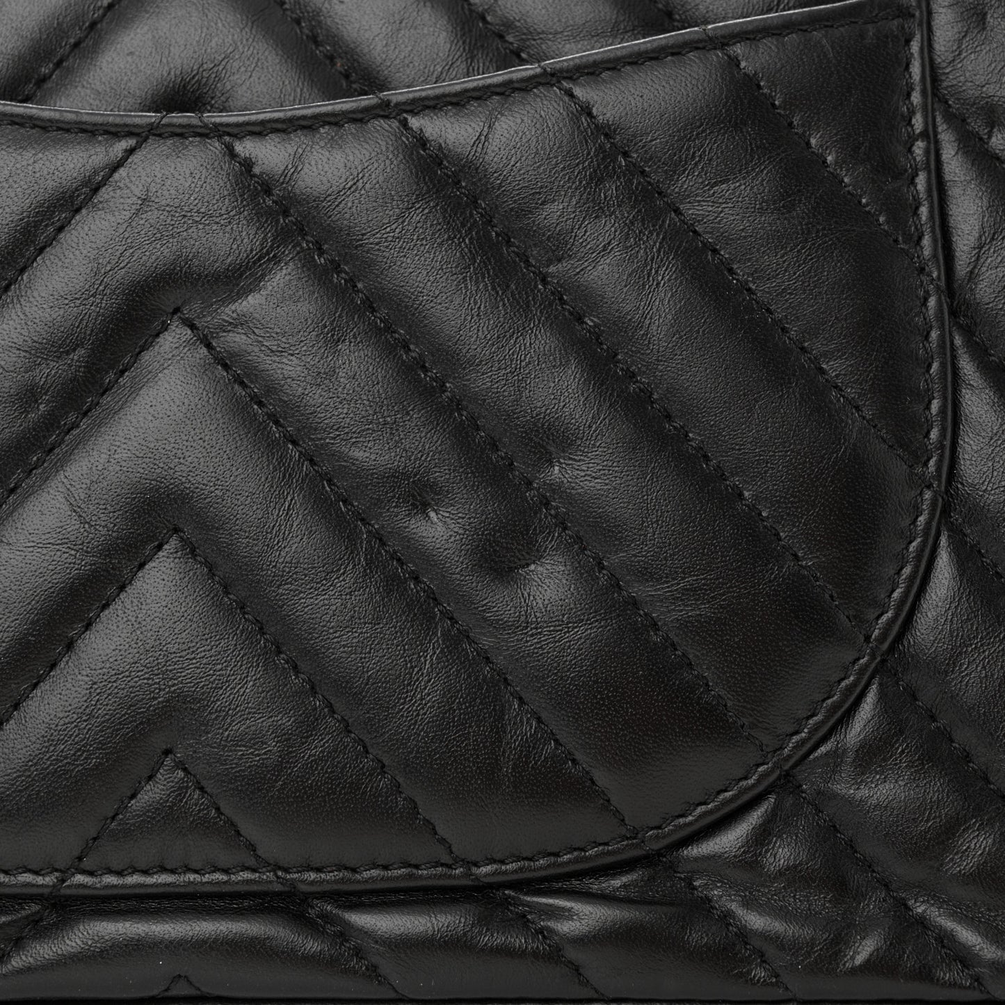Aged Calfskin Chevron Quilted 2.55 Reissue 225 Flap So Black