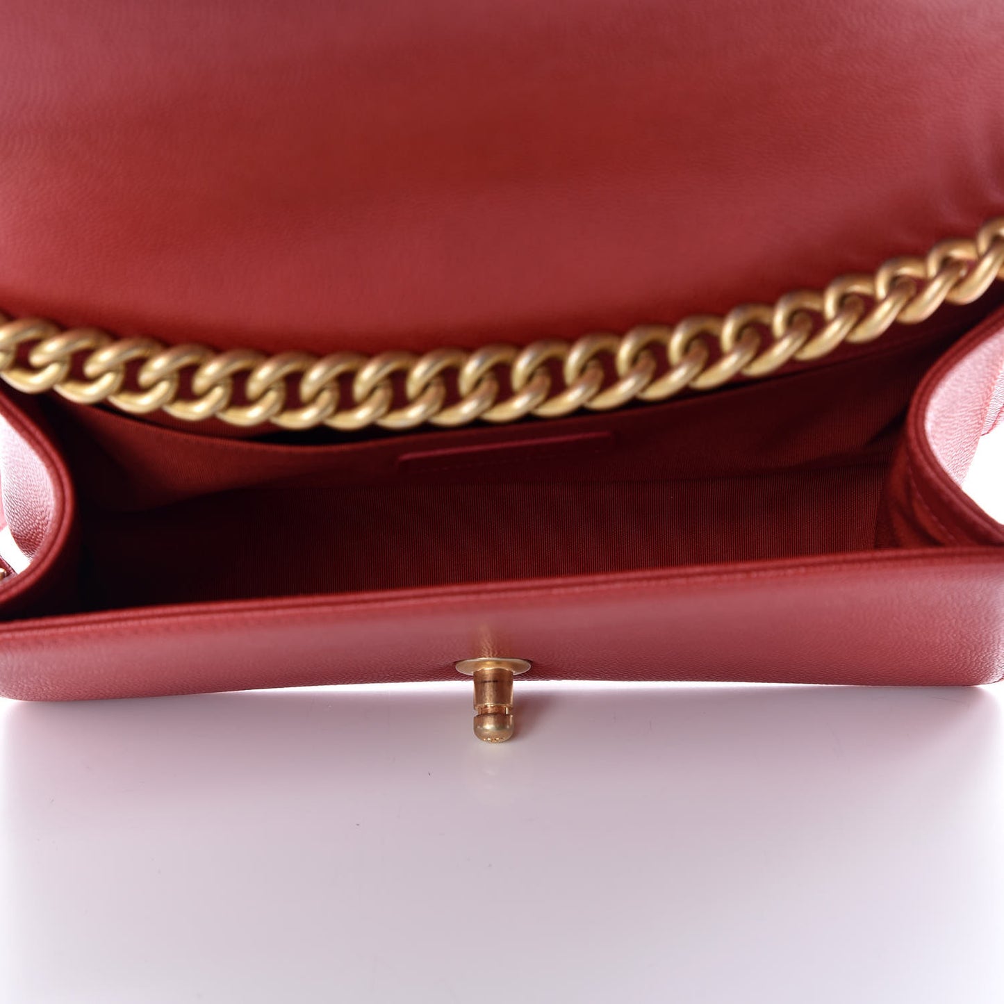 Caviar Chevron Quilted Medium Boy Flap Red