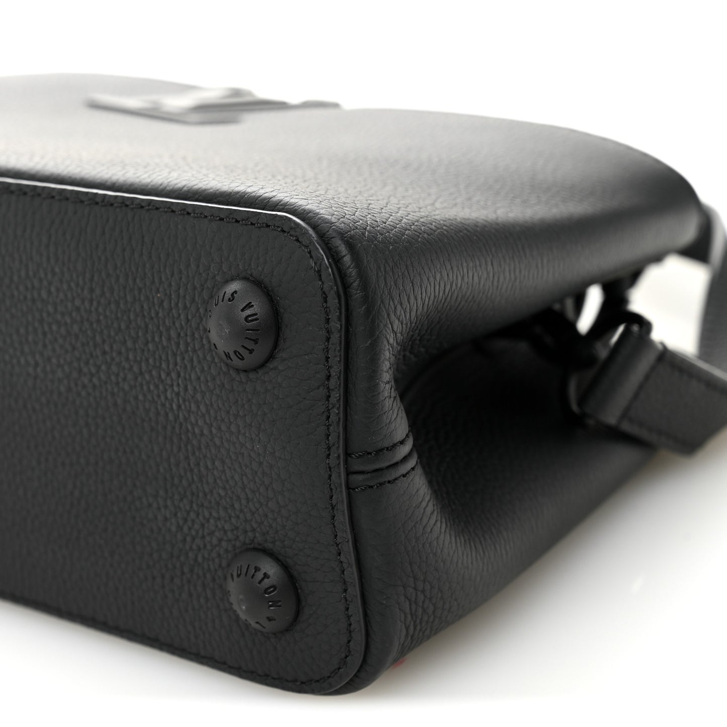 Taurillon Capucines East West MM Matte Black