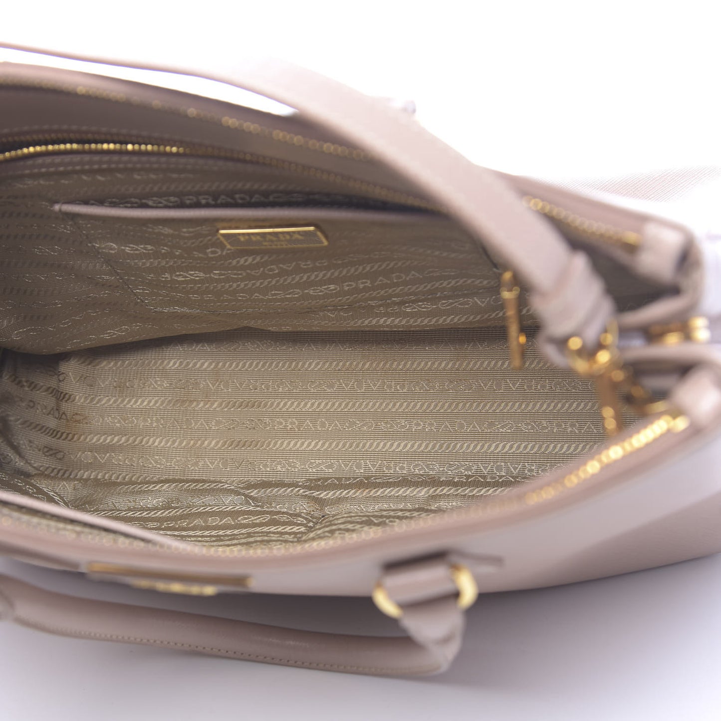 Saffiano Medium Galleria Double Zip Tote Cammeo