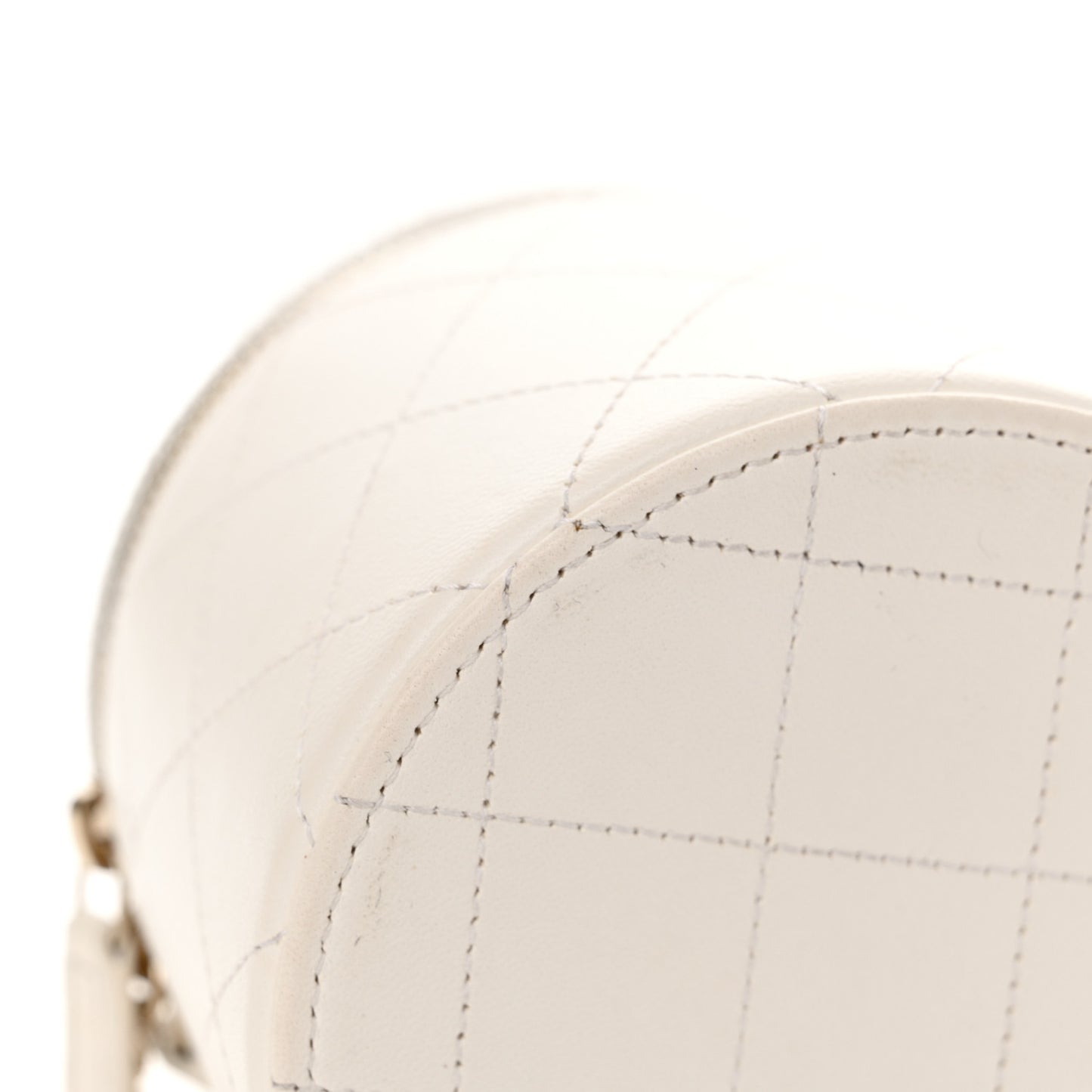 Lambskin Quilted Round Small Vanity Case With Chain White Black