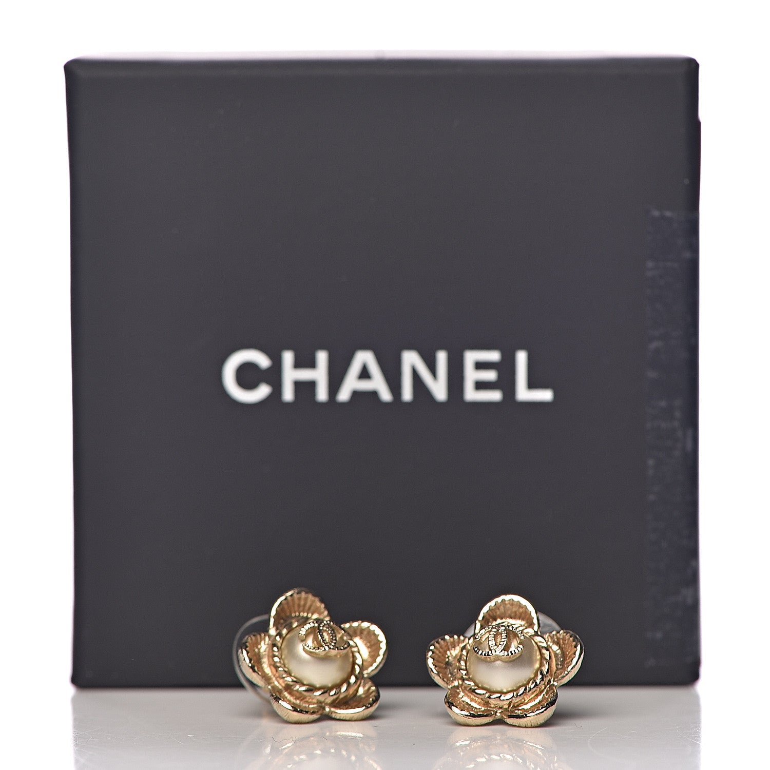 Chanel Pearl CC Flower Earrings Gold 5 of 5