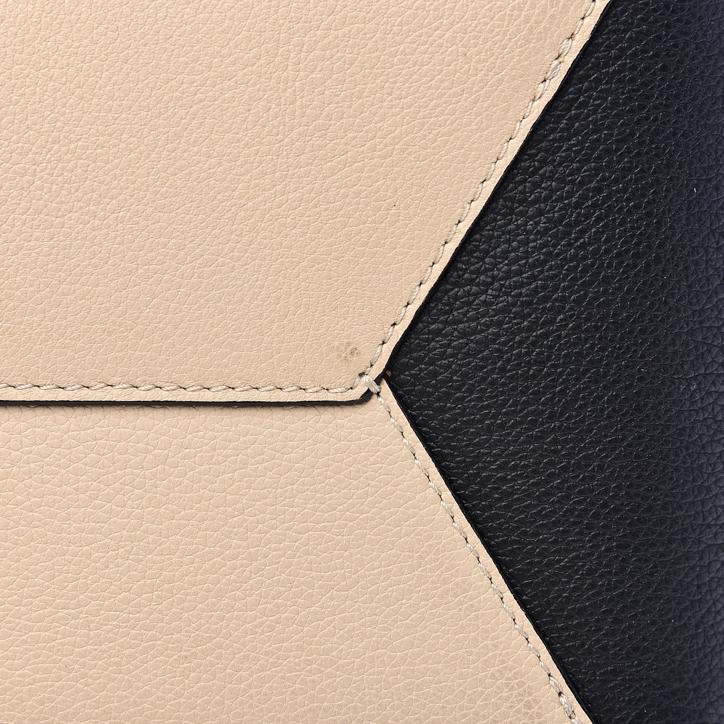 Calfskin Lockme Cabas Vanille Black