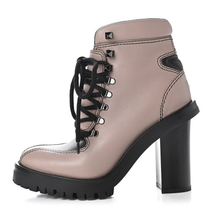 Valentino Garavani Calfskin Rockstud Lace-Up Ankle Boots 35.5 Poudre Black 1 of 9