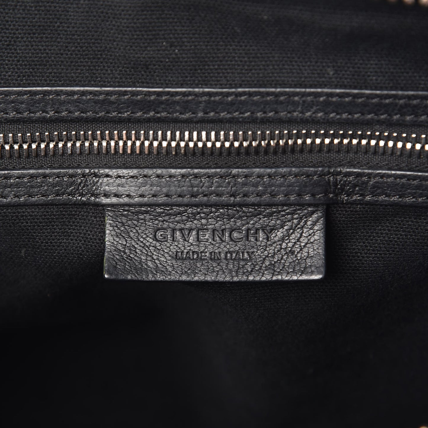 Sugar Goatskin Medium Antigona Black