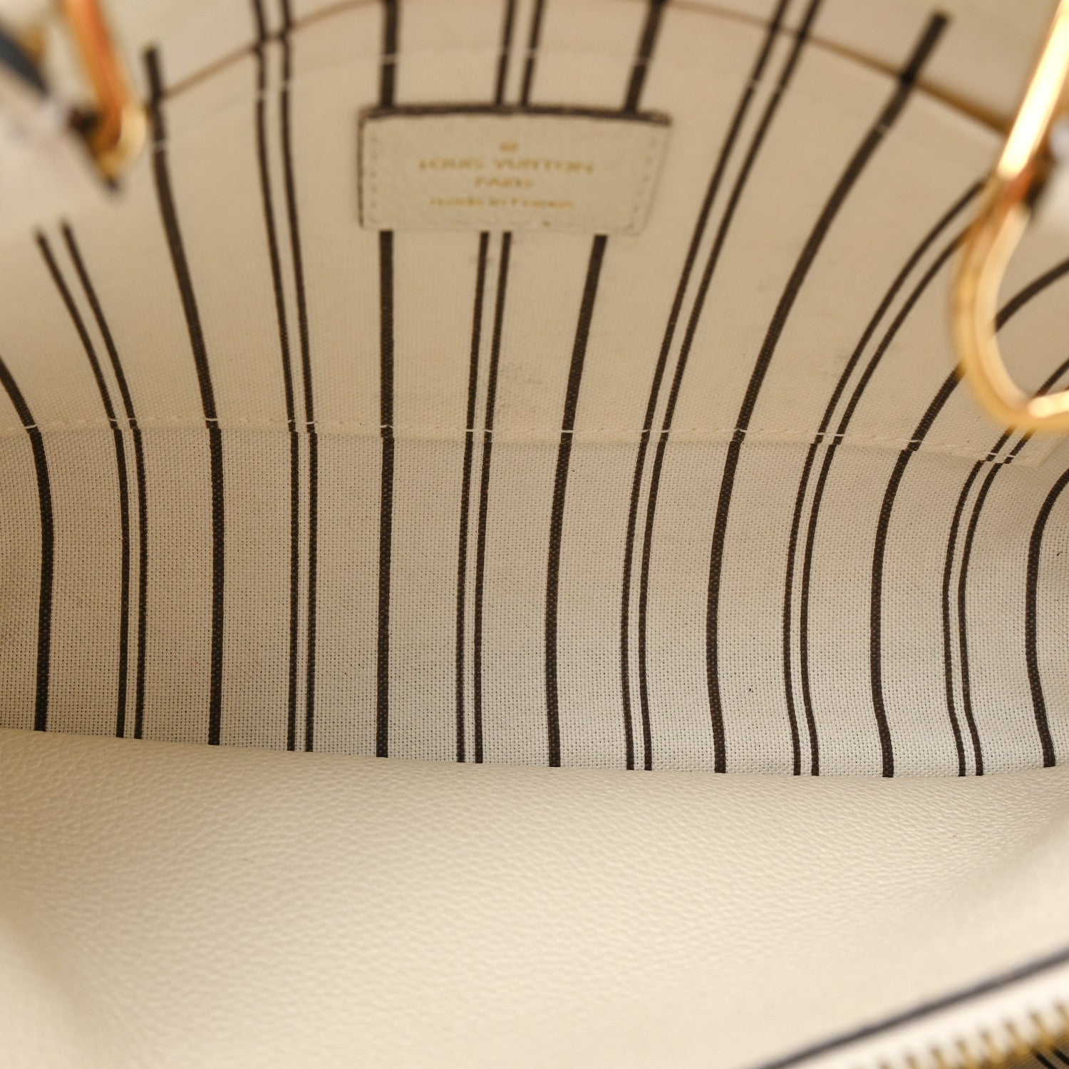 Louis Vuitton Empreinte Montaigne BB Neige 5 of 18