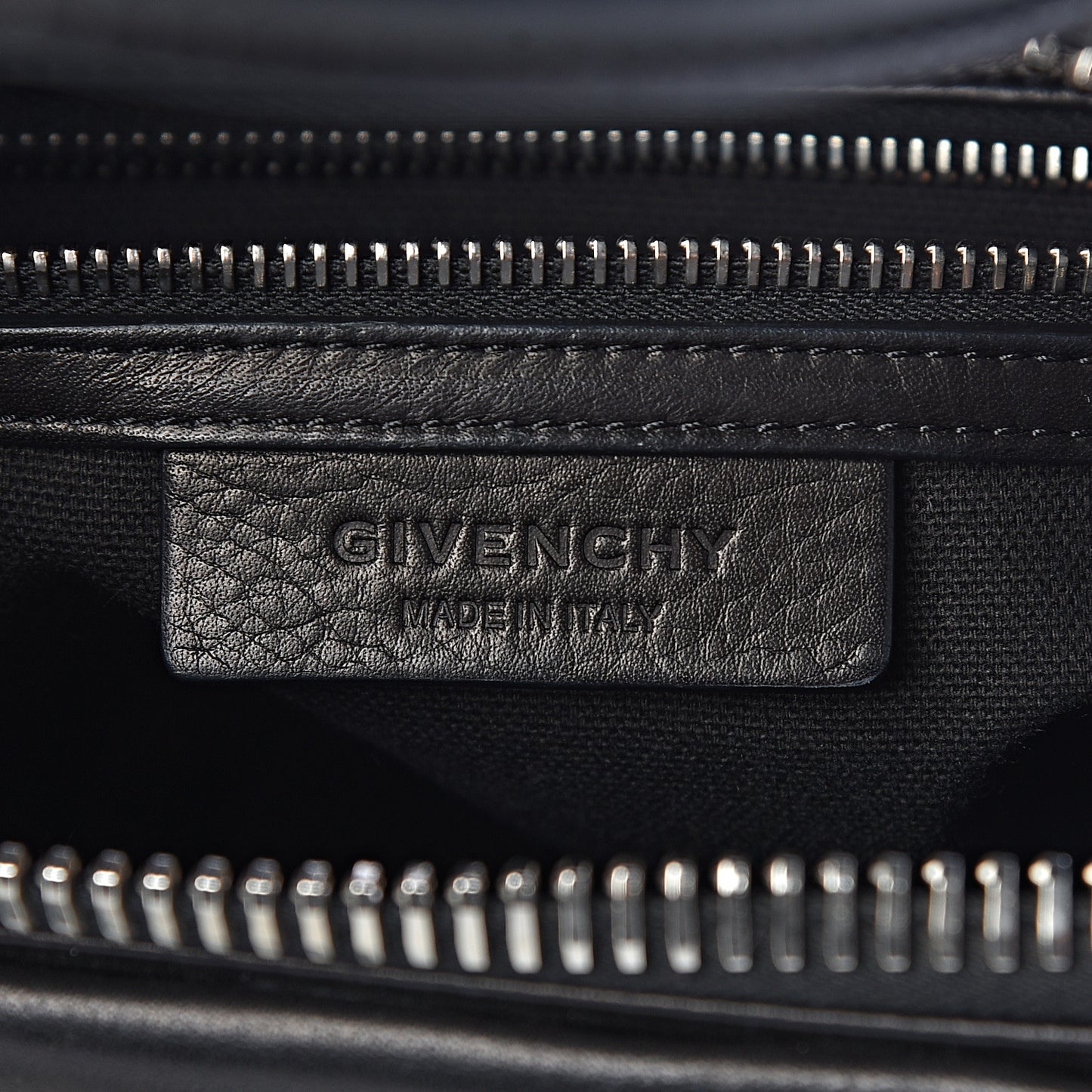 Sugar Goatskin Small Metal Corner Antigona Black
