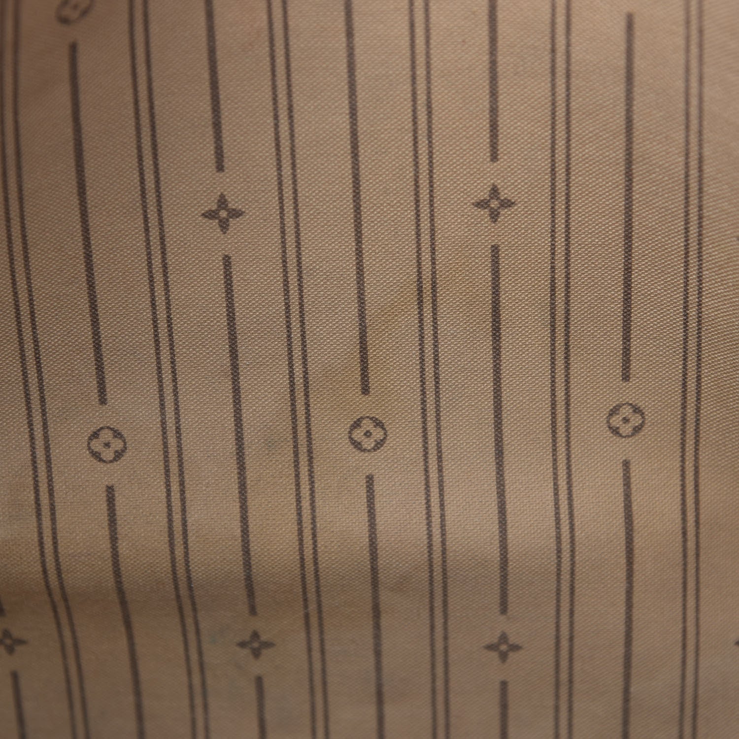 Louis Vuitton Monogram Neverfull MM 17 of 20