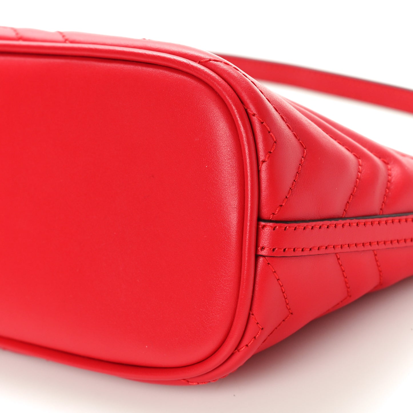 Calfskin Matelasse Chevron GG Marmont Sling Shoulder Bag Rosso