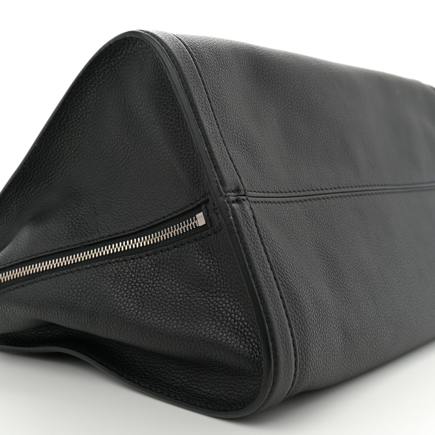 Pebbled Calfskin Large Skull Padlock Zip Around Tote Black