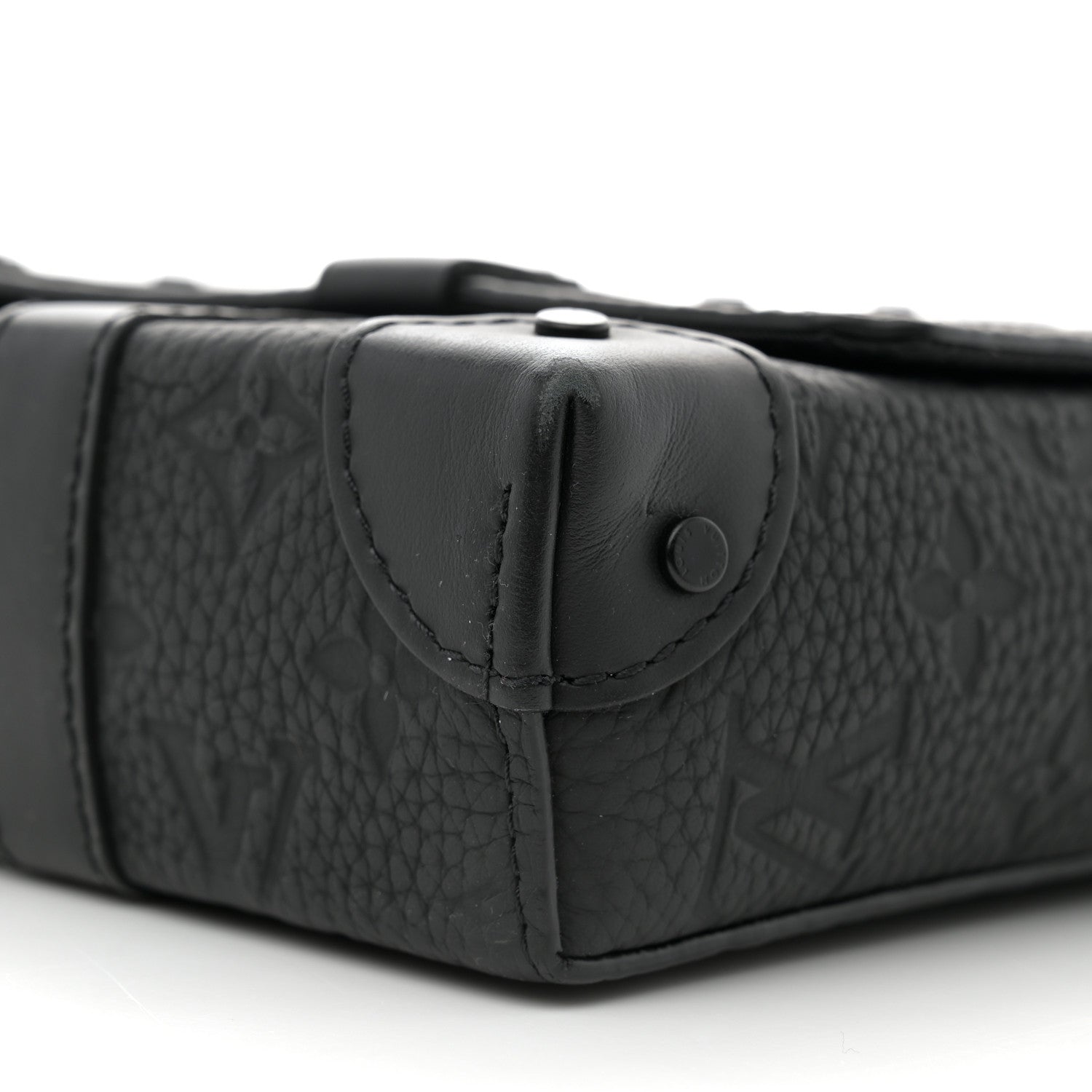 Louis Vuitton Taurillon Monogram Trunk Messenger Black 9 of 12