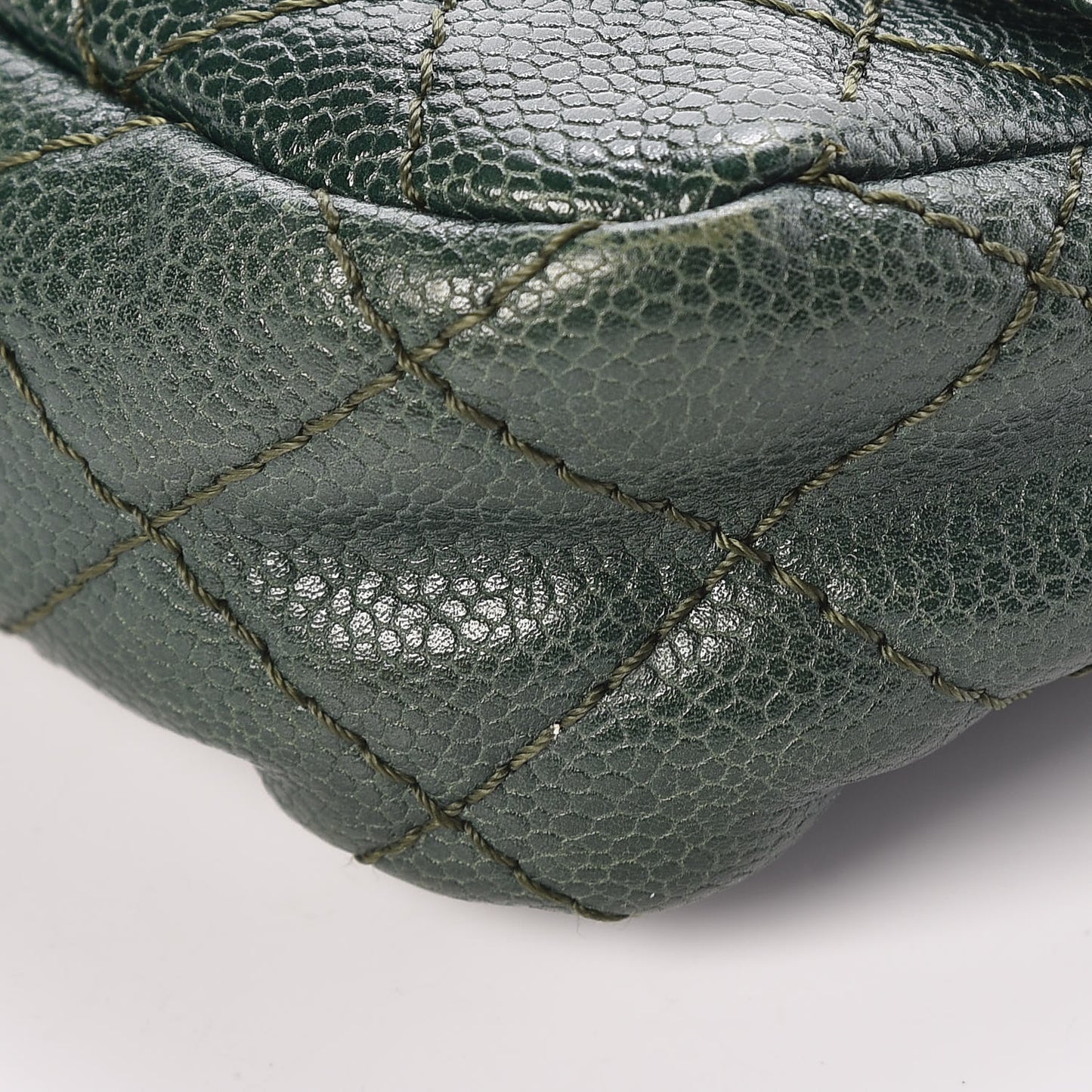 Iridescent Caviar Quilted Medium Chic Flap Green