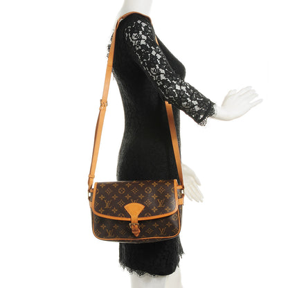 Louis Vuitton Monogram Sologne 2 of 7