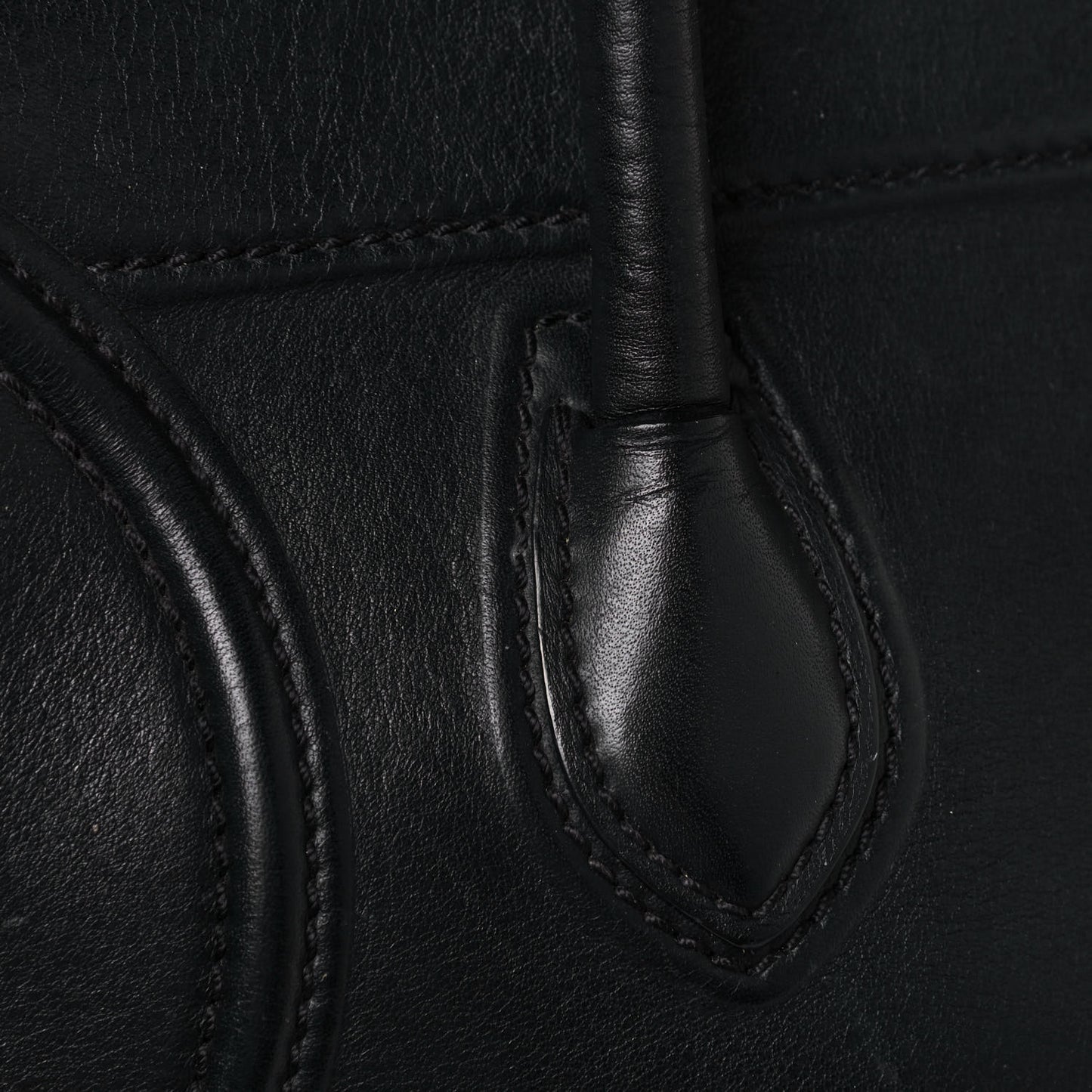 Supple Calfskin Medium Phantom Luggage Black