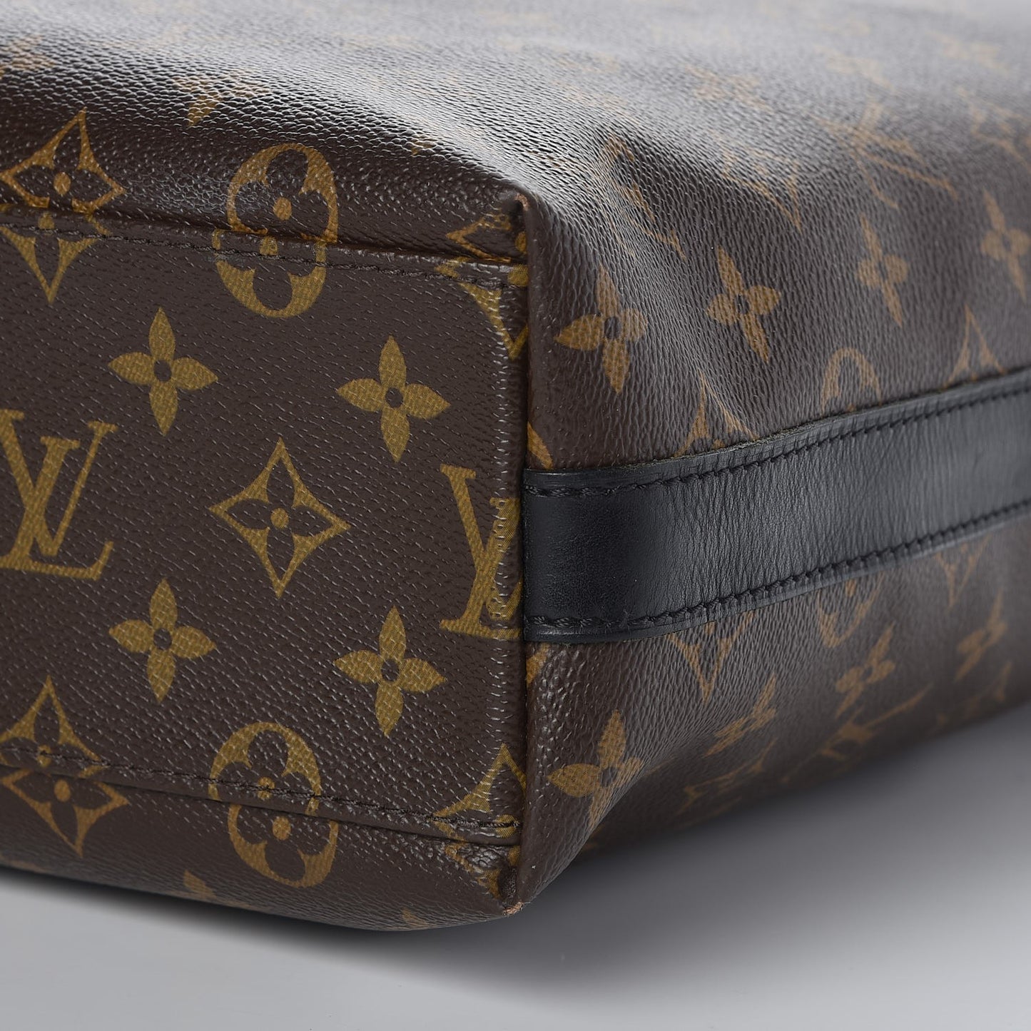 Monogram Macassar Kitan