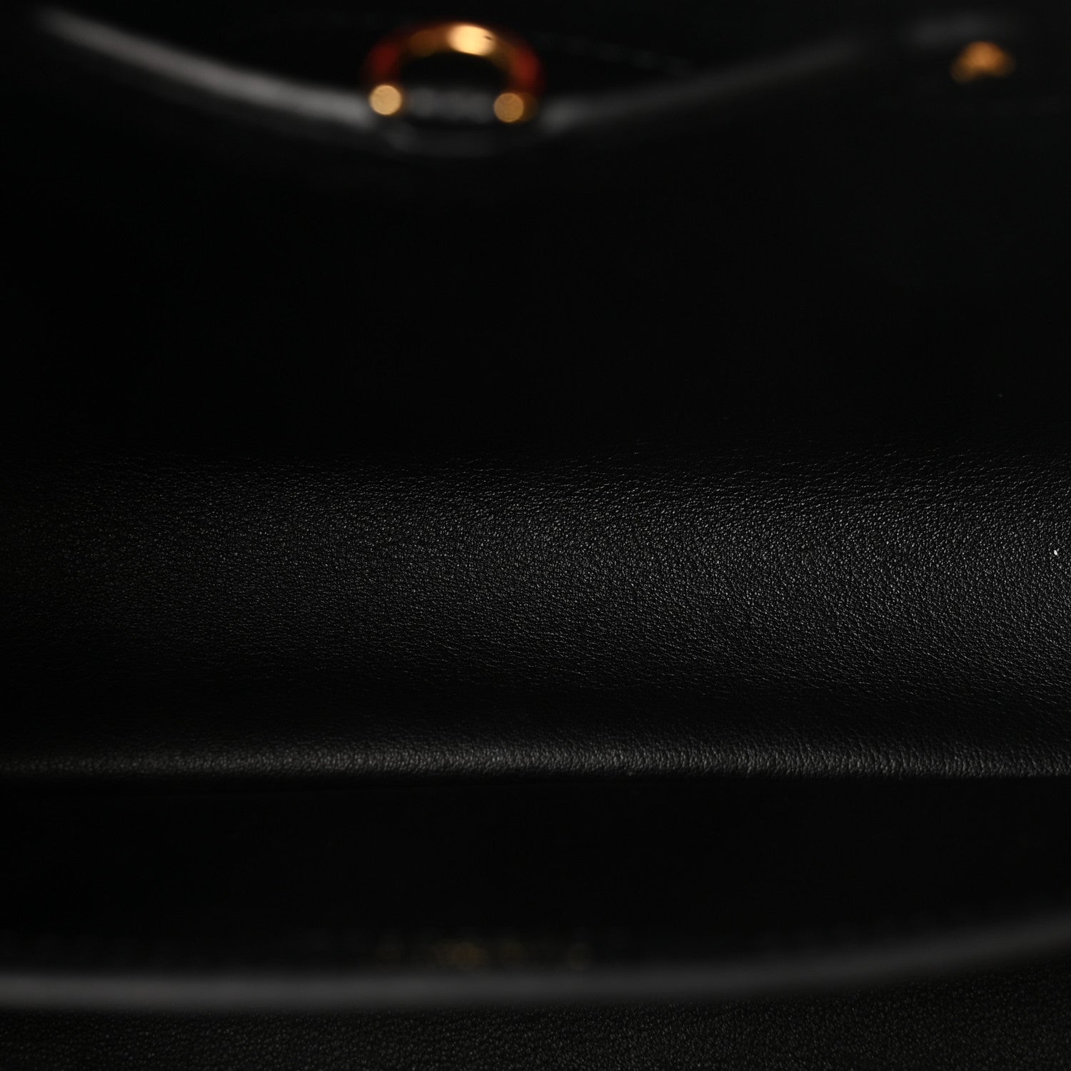 Louis Vuitton Taurillon Capucines MM Black Beige Red 5 of 9