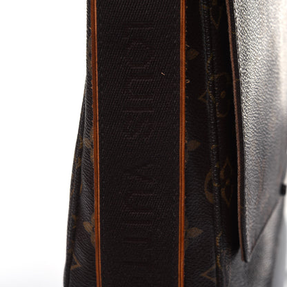 Louis Vuitton Monogram Beaubourg MM Messenger Bag 14 of 17
