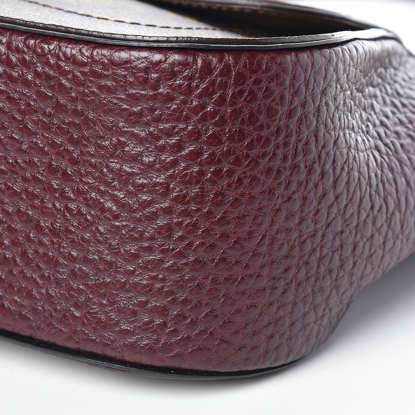 Ostrich Lizard Exotique Majestueux Shoulder Bag Bordeaux