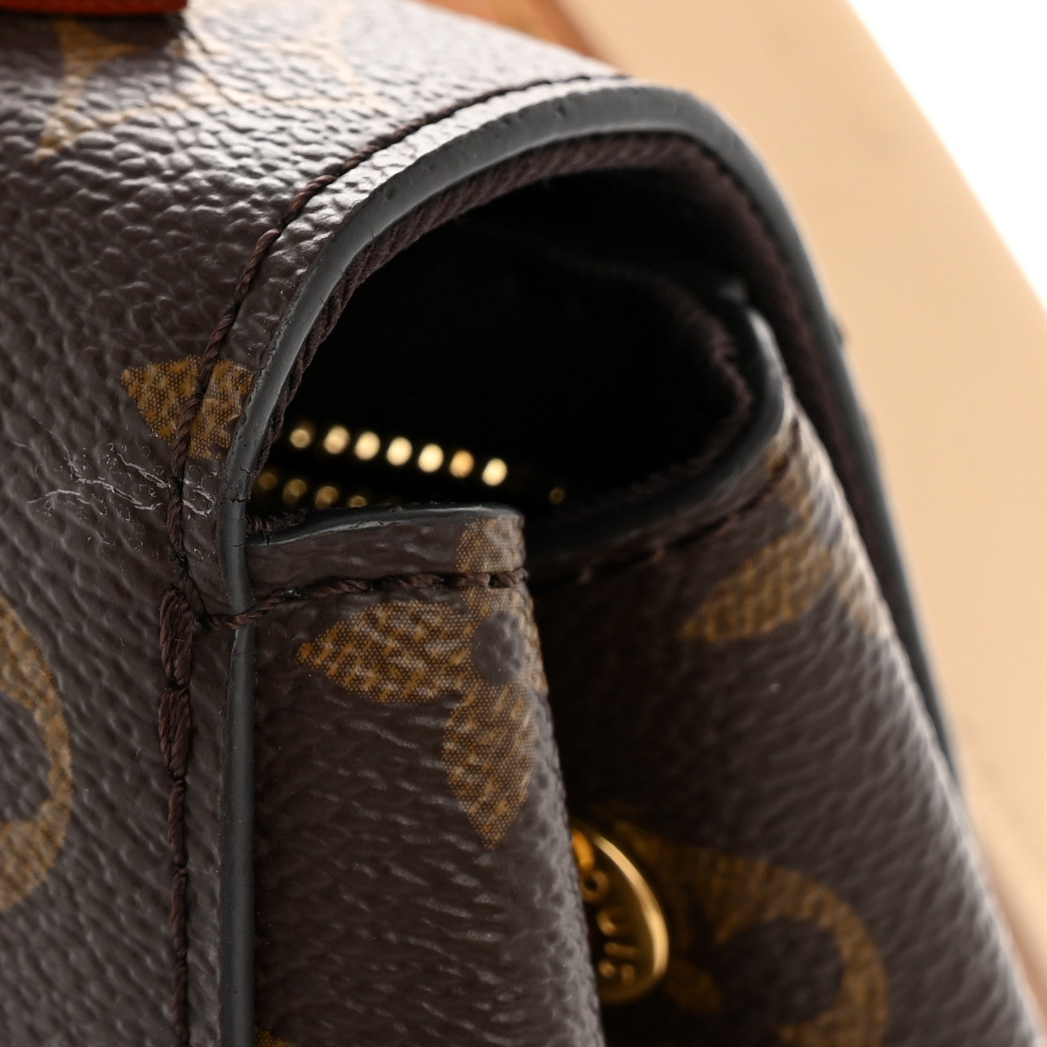 Louis Vuitton Monogram Cluny MM Papyrus Creme 16 of 16