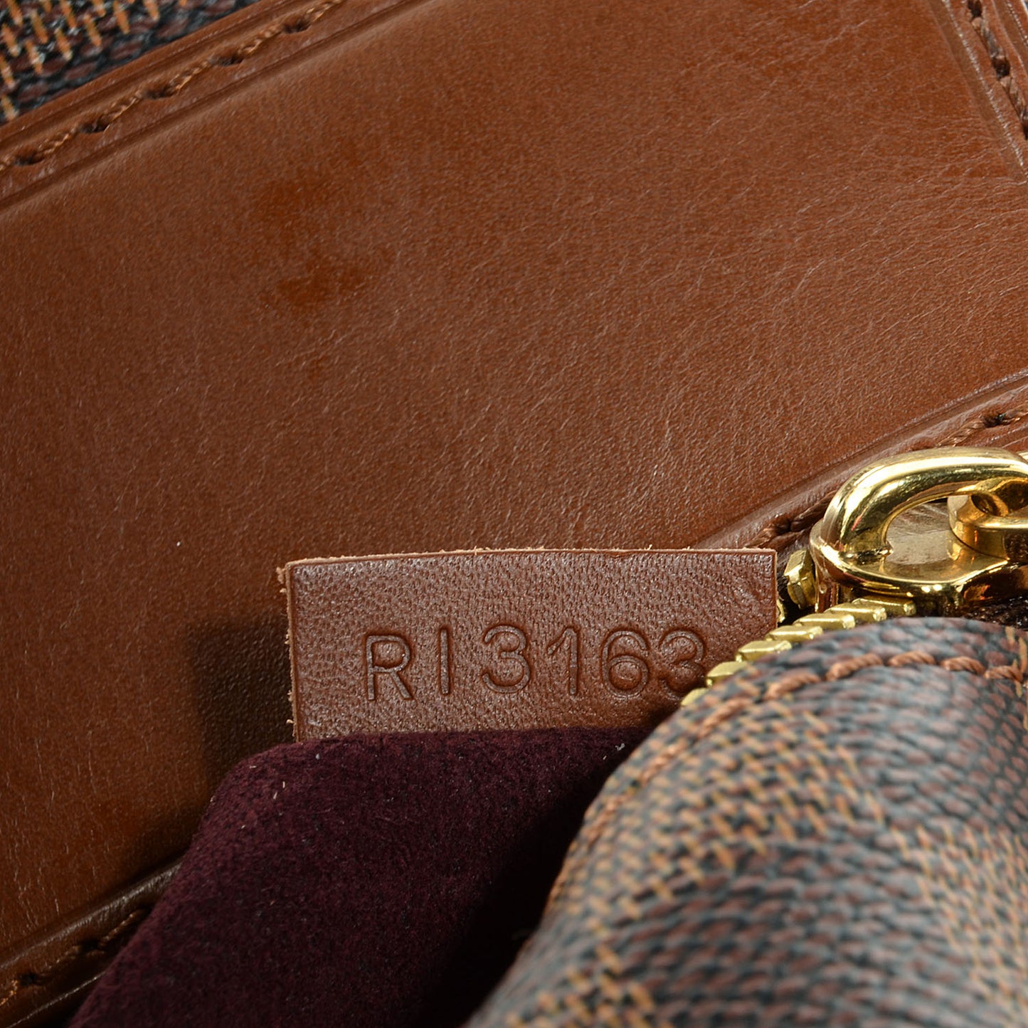 Damier Ebene Pochette Ascot