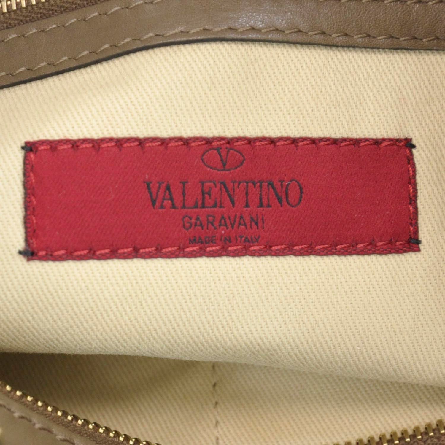 Valentino Garavani Vitello Oversized Rockstud Zip Wristlet Pouch Brun 9 of 10