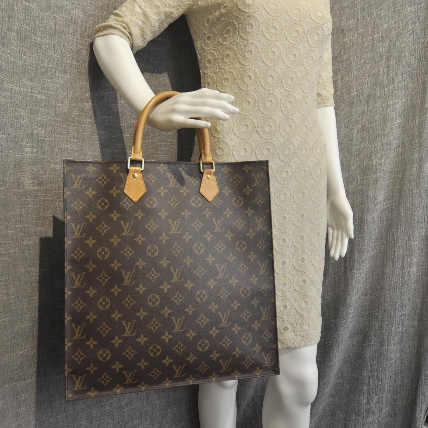 Louis Vuitton Monogram Sac Plat 2 of 8