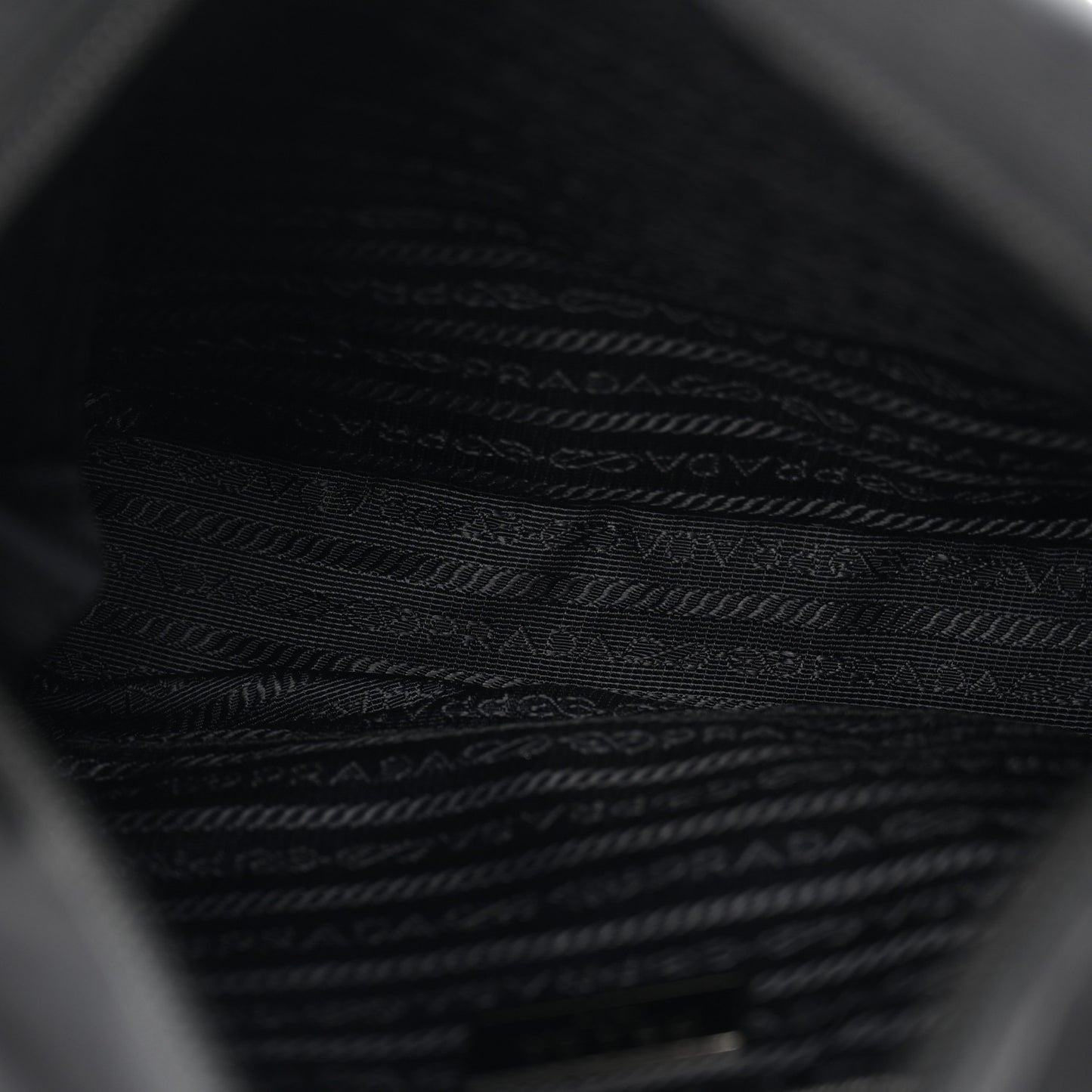 Nylon Vela Messenger Bag Black